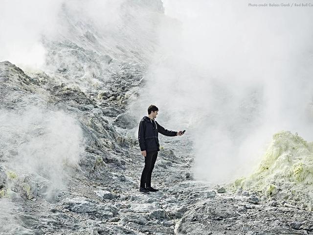 Baauer video documentary & sample pack