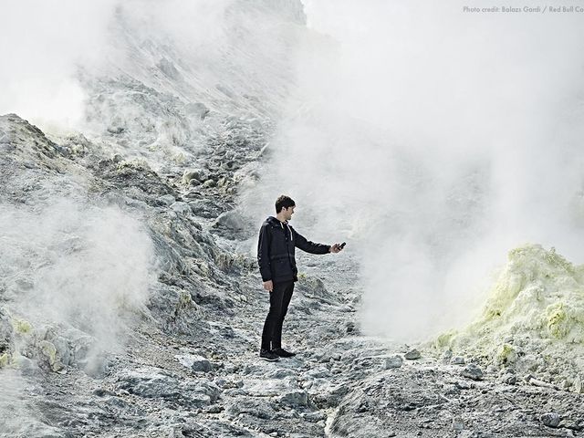 Baauer video documentary & sample pack