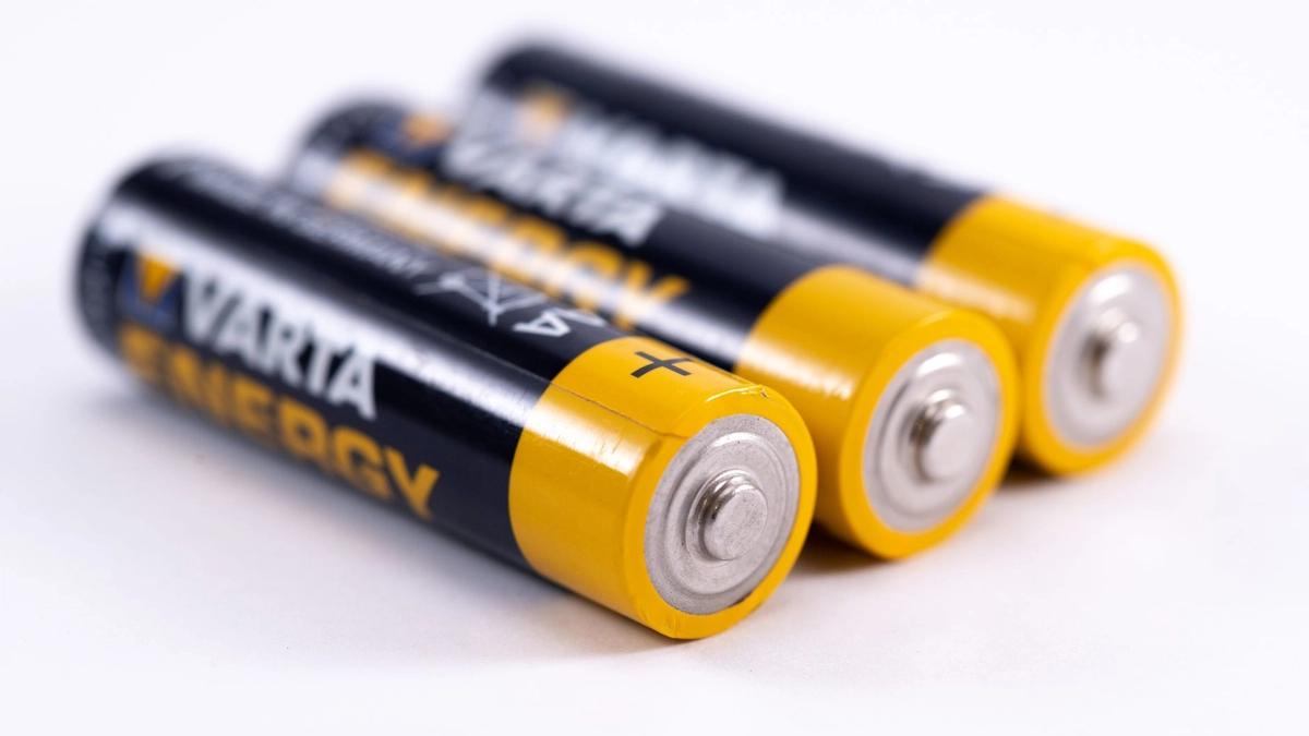 Why Lithium-Ion Batteries Age Even When You Barely Use Them