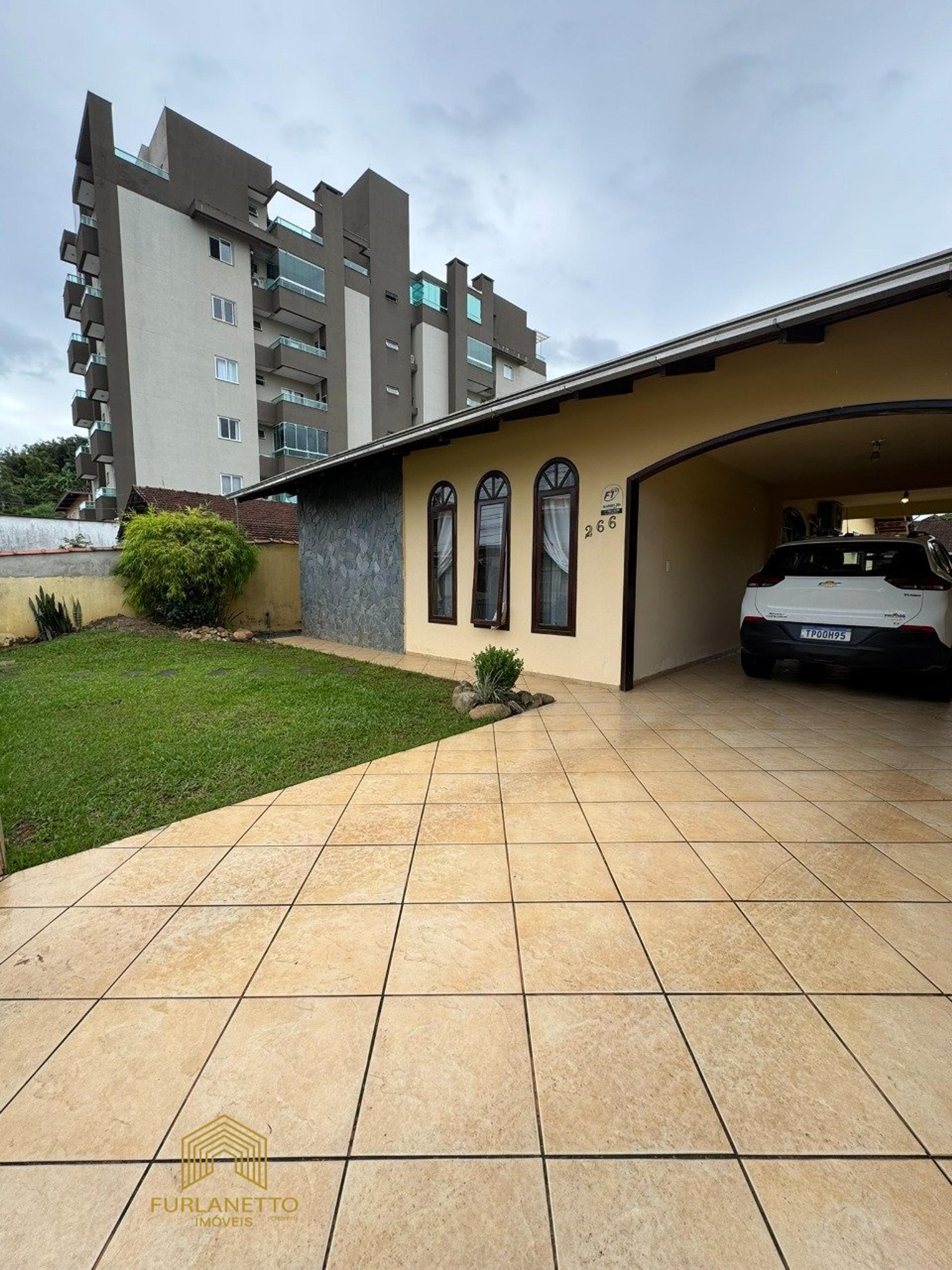 Casa à venda no bairro Floresta