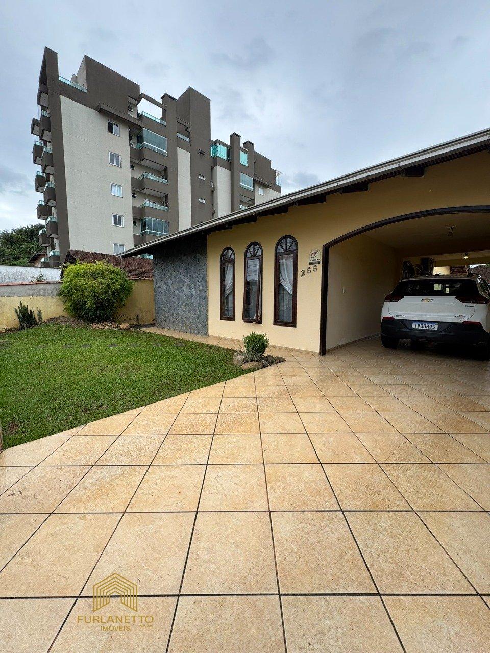 Casa à venda no bairro Floresta