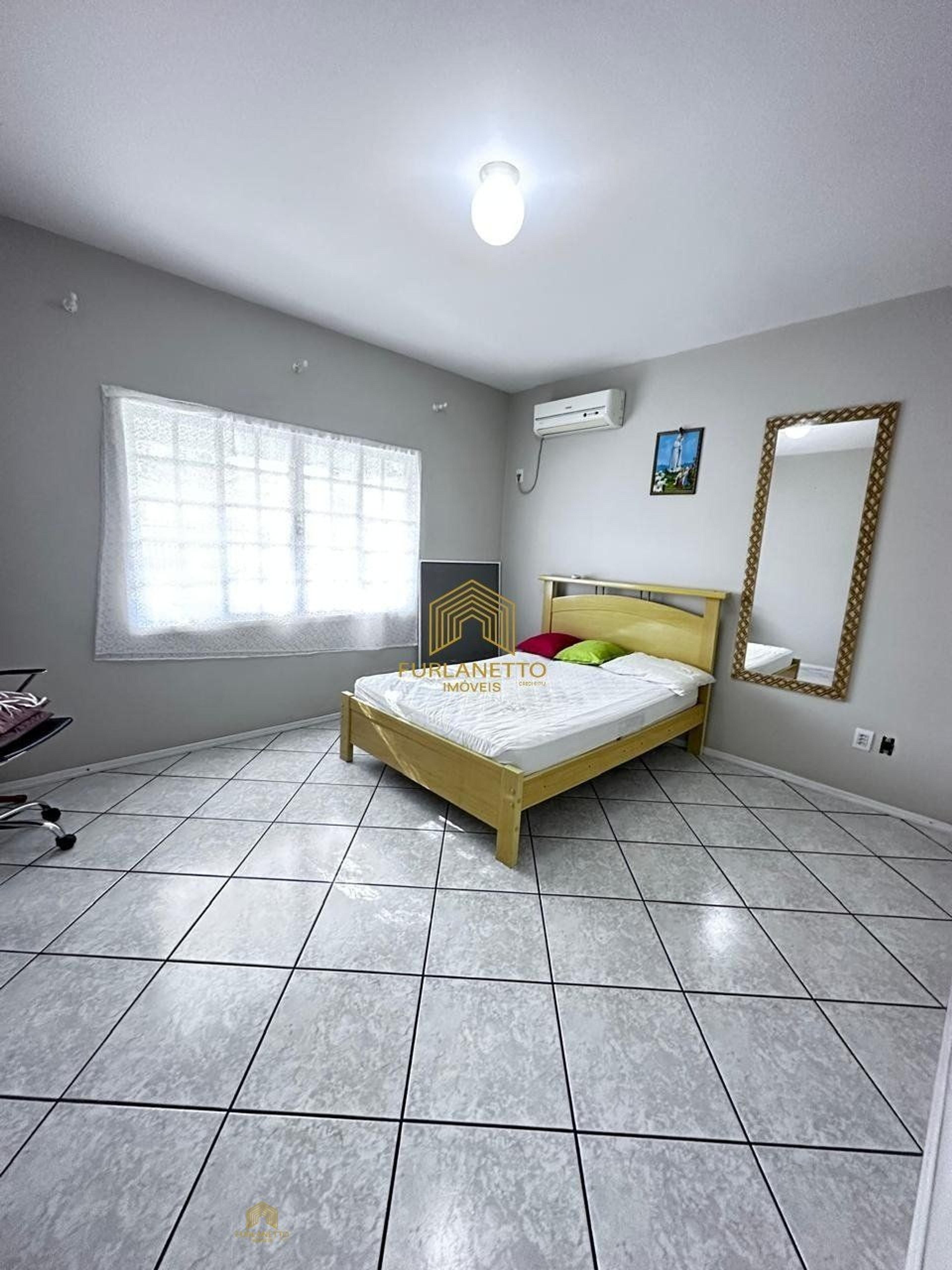 Linda residência no bairro João Costa — foto 23