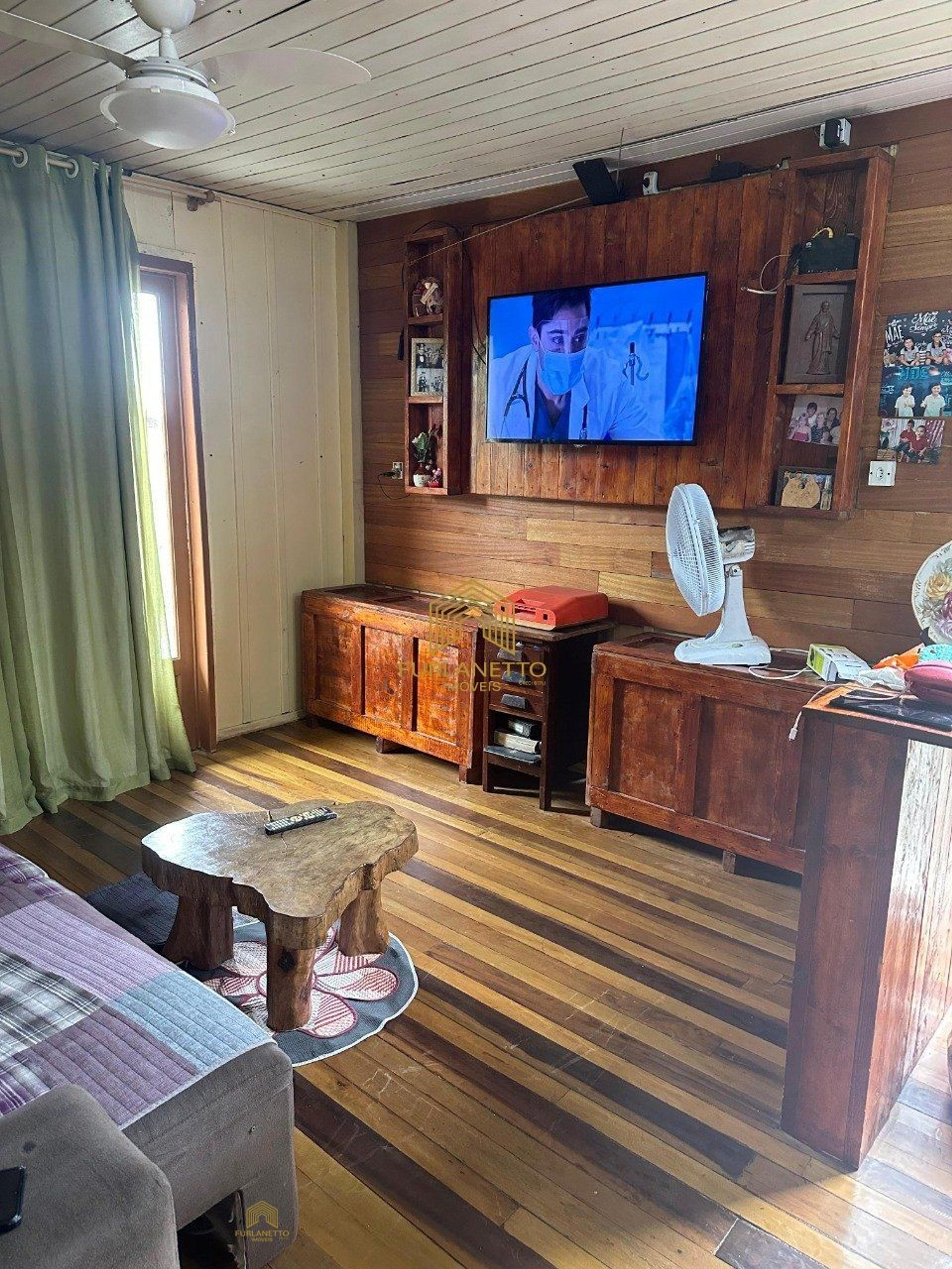 Casa com amplo terreno no bairro Parque Guarani