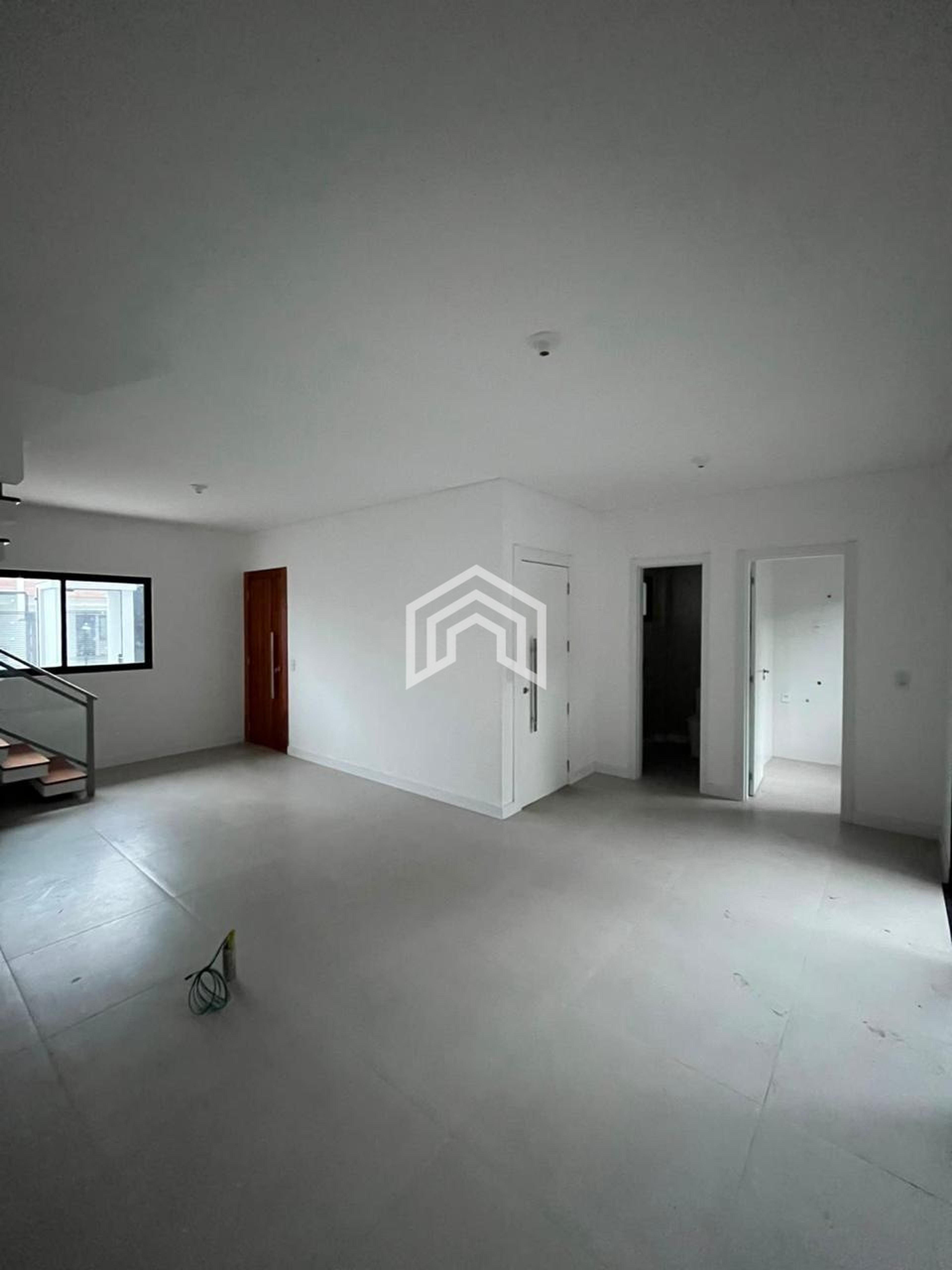 Casa geminado a venda no bairro Costa e silva com 3 quartos sendo 1 suíte e ampla área de churrasco — foto 4