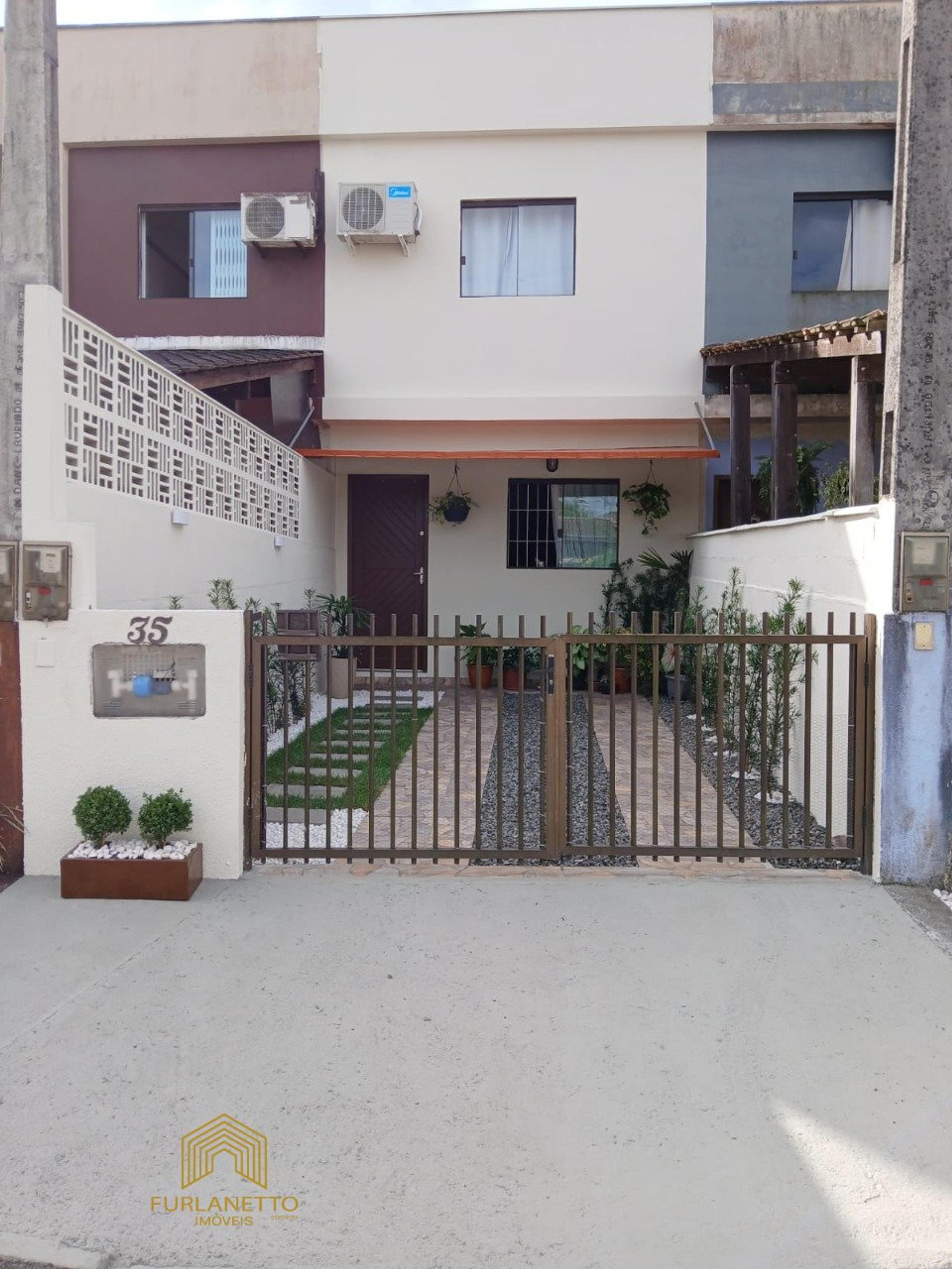 Ótimo geminado de 2 quartos no bairro Vila Nova