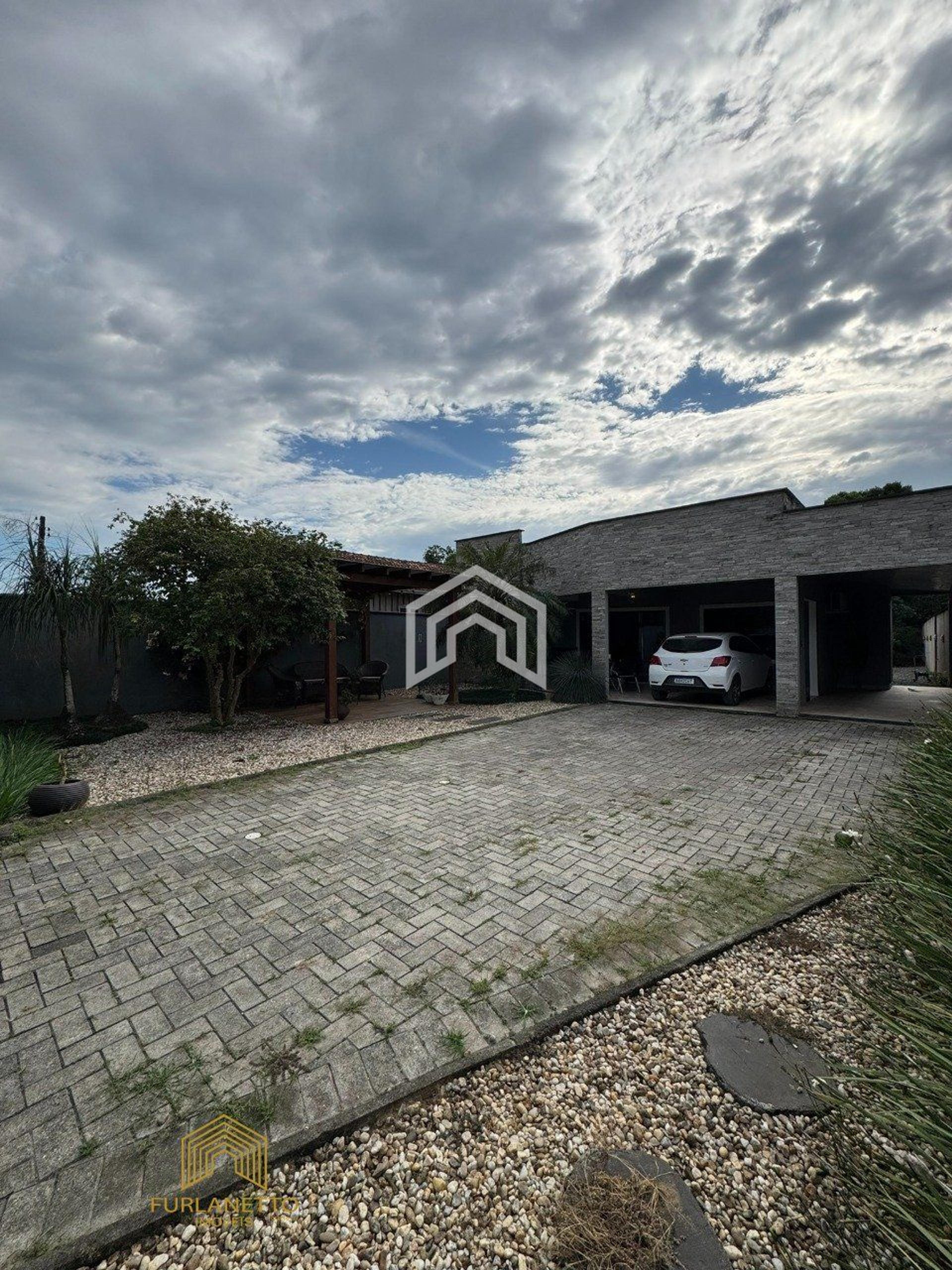 Casa à venda no Adhemar Garcia