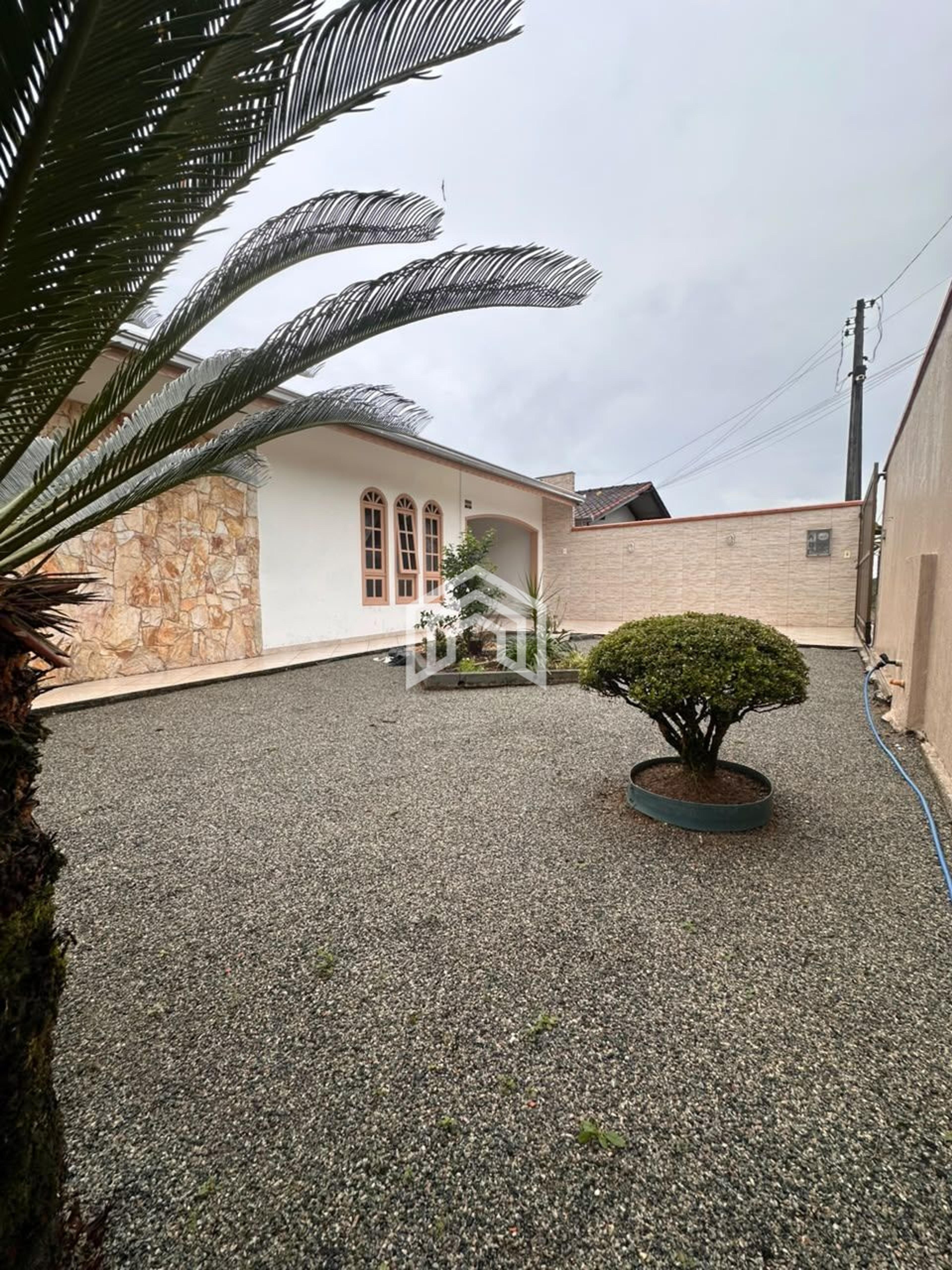 Linda Casa À Venda no Paranaguamirim!!!