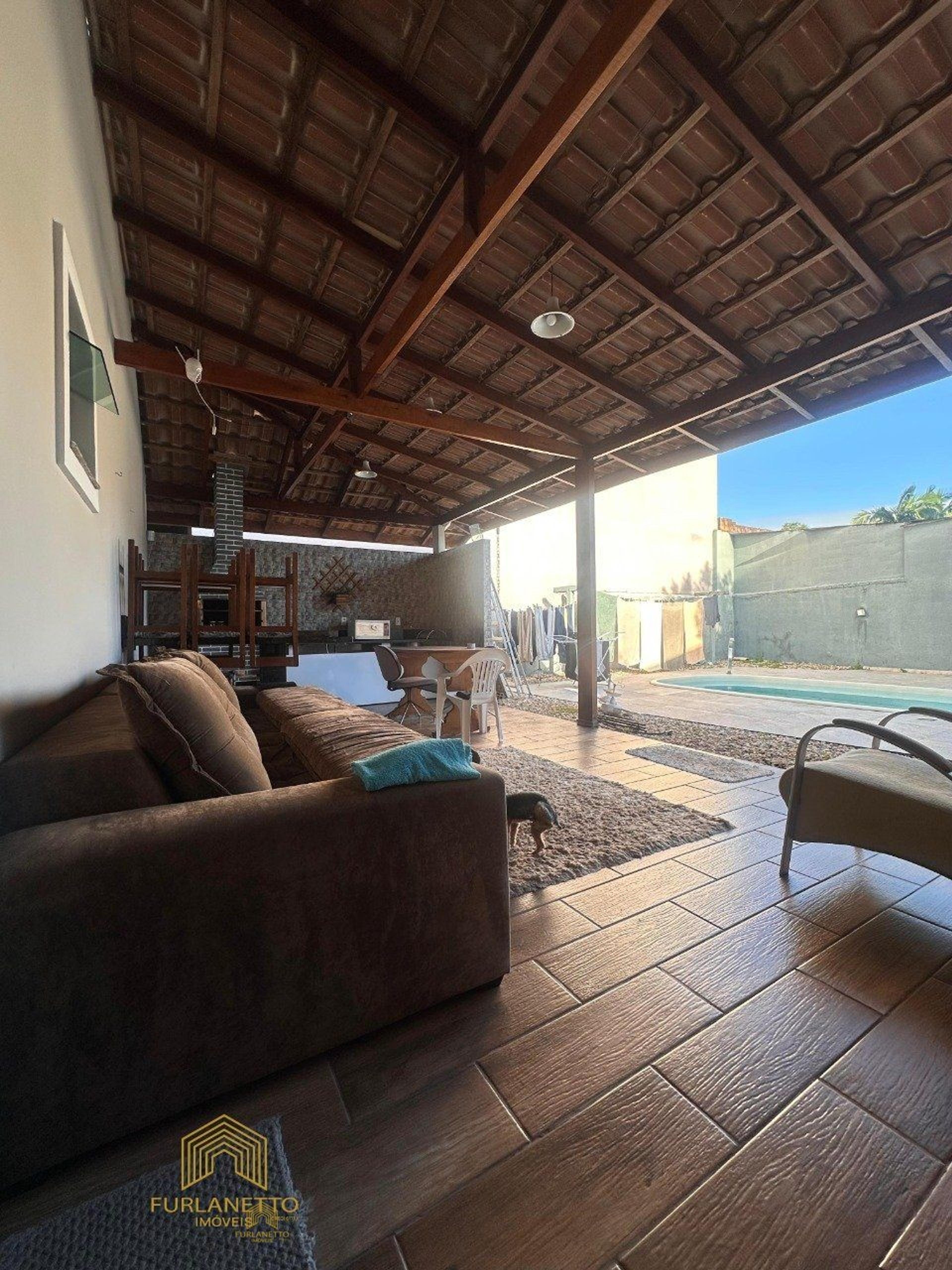 Linda Residência no bairro Iririú — foto 22