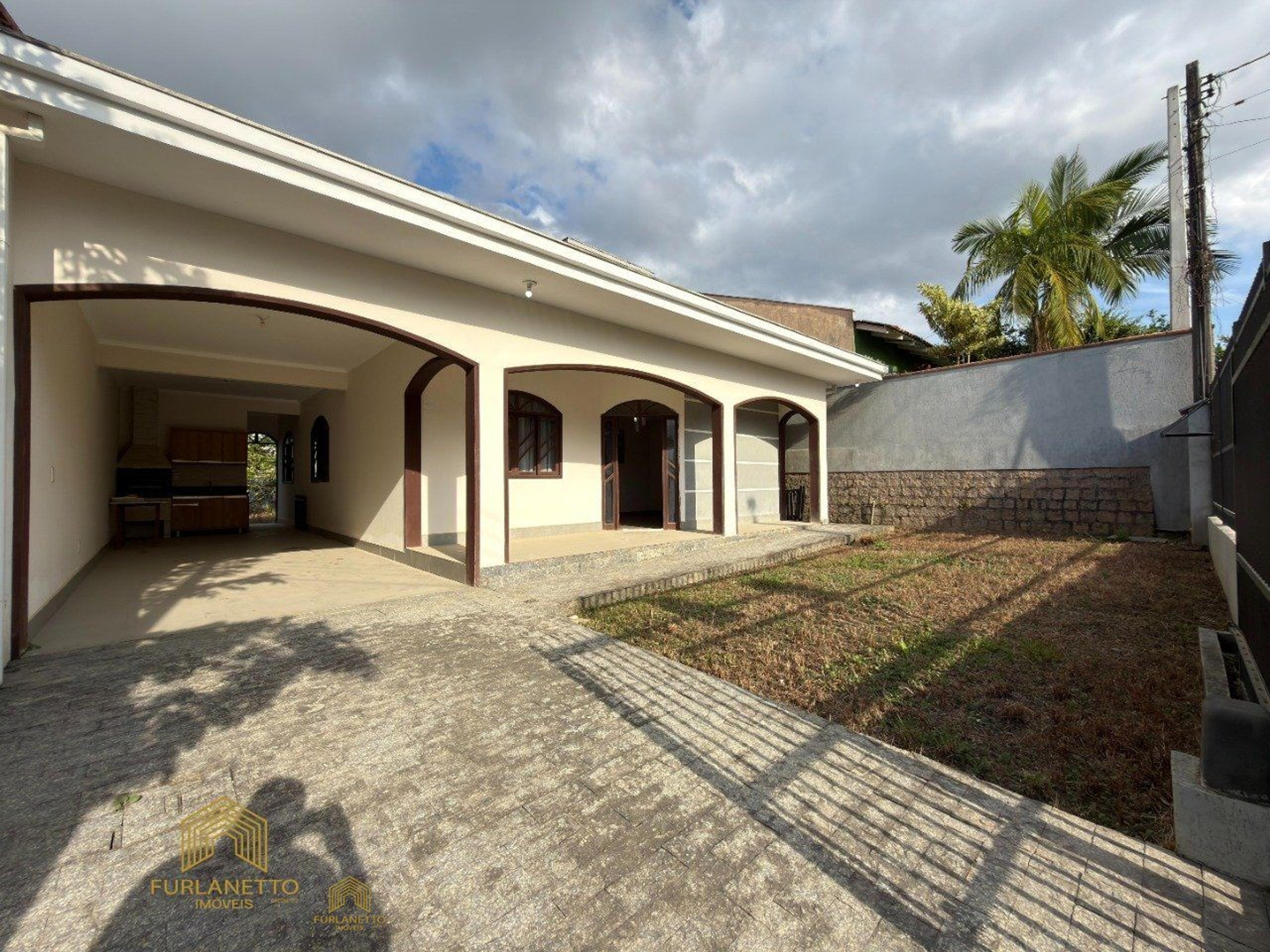 Casa Averbada à venda no Parque Guarani