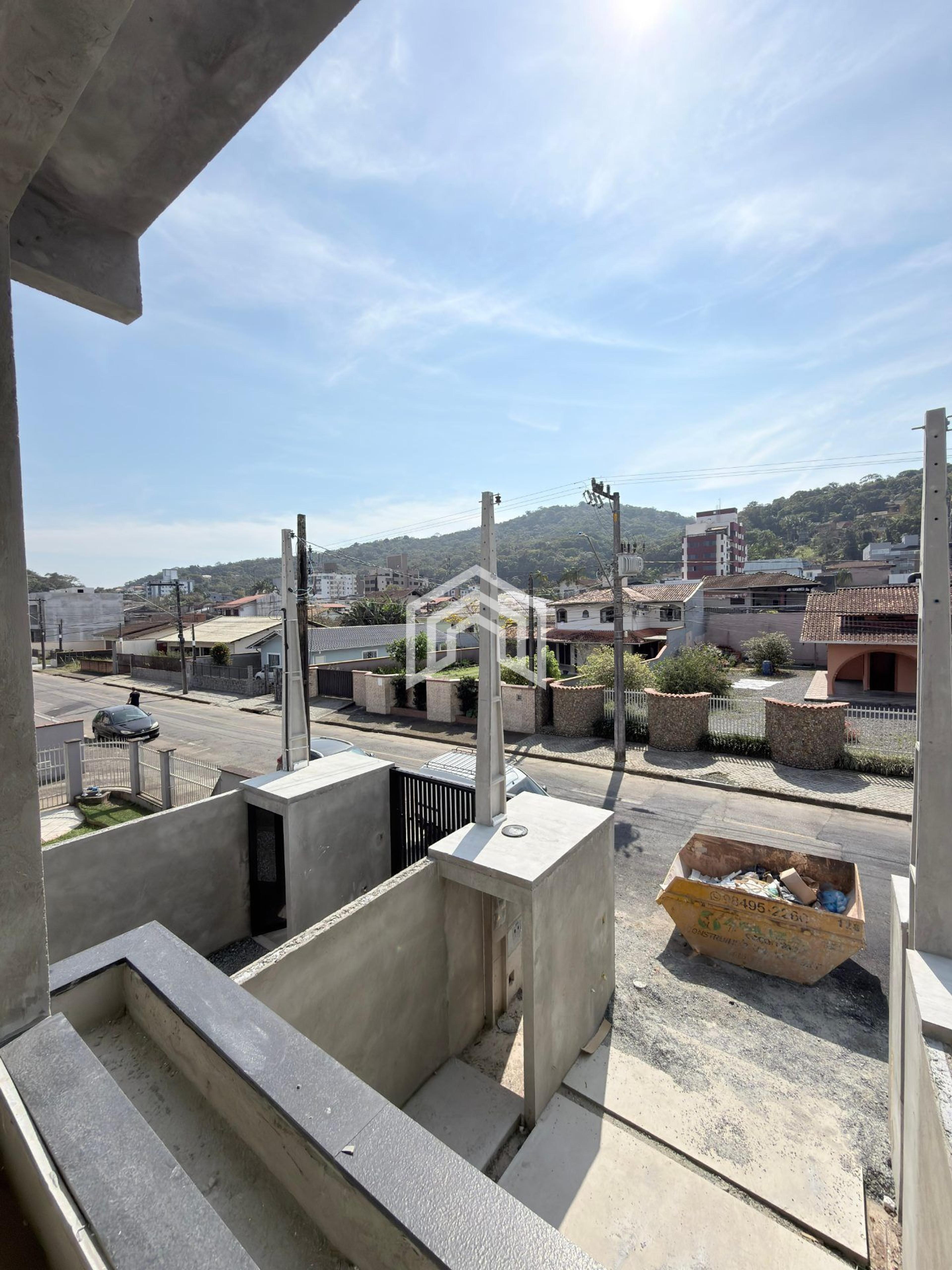 Casa geminado a venda no bairro Saguaçu com 3 quartos sendo 1 suite e uma otima area de fundos — foto 8
