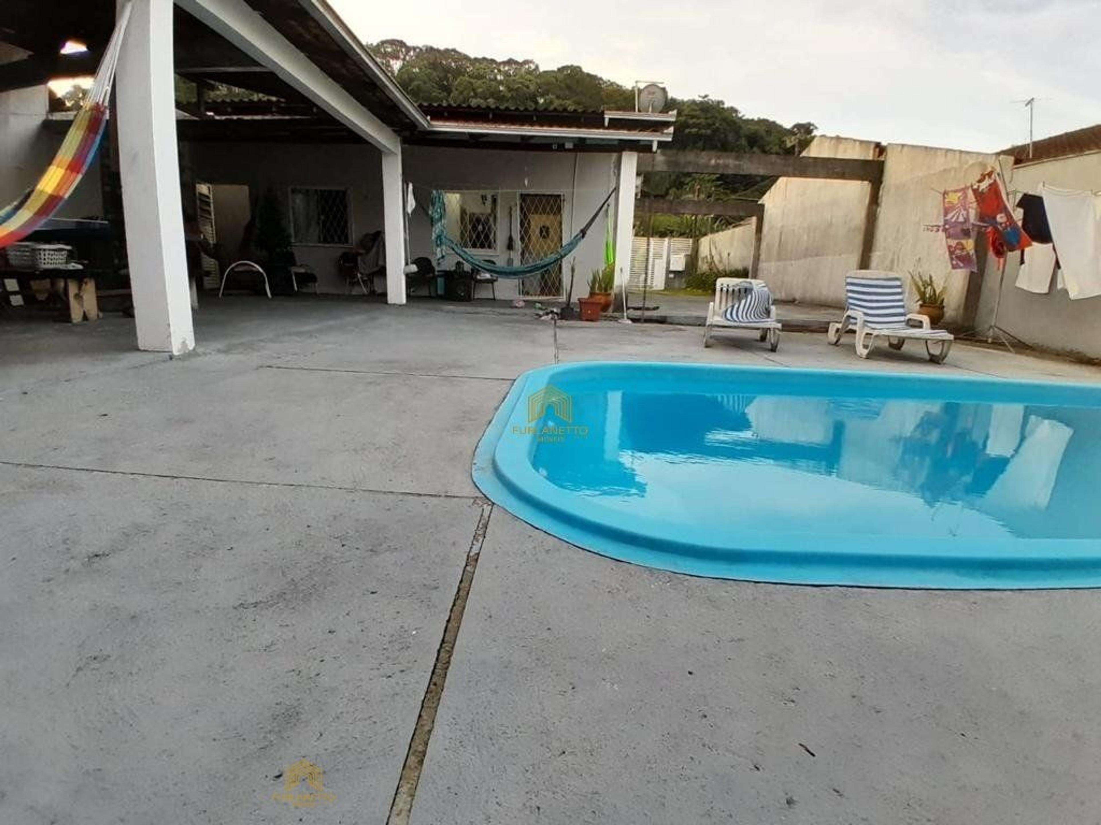 Linda residência no bairro Petrópolis com piscina — foto 5