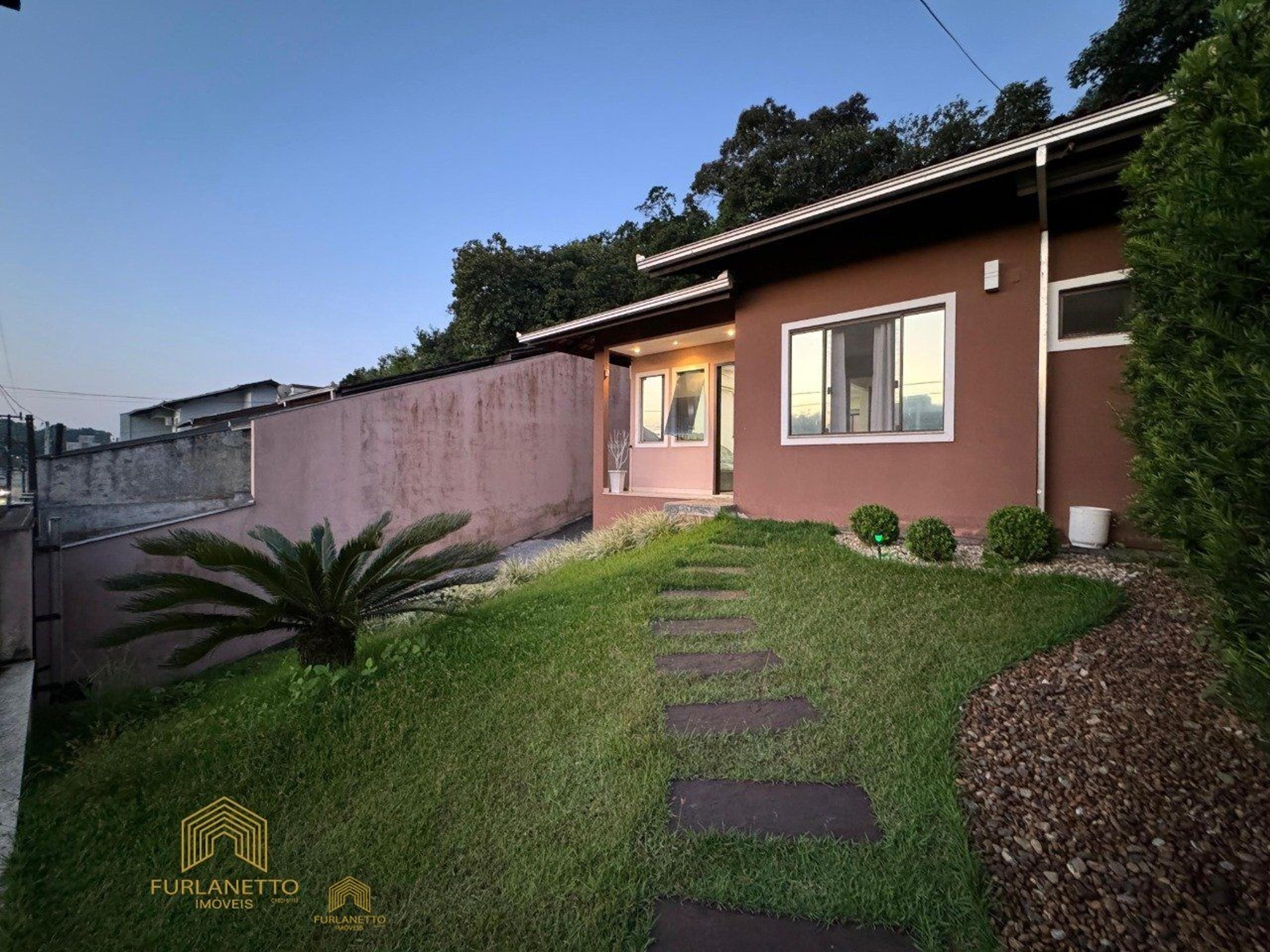 Linda casa à venda no bairro João Costa