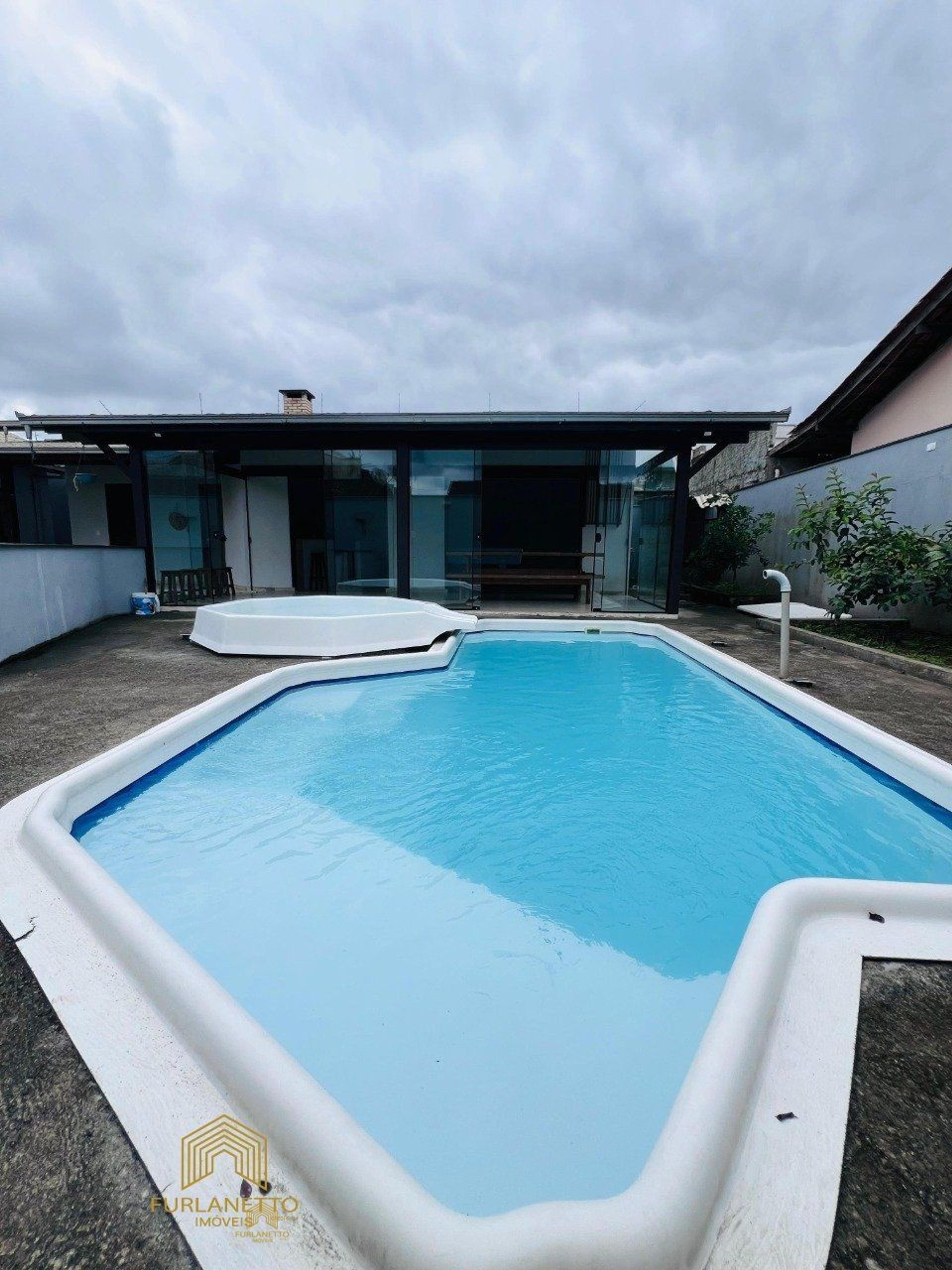 Ampla casa averbada com piscina no bairro Fátima — foto 14