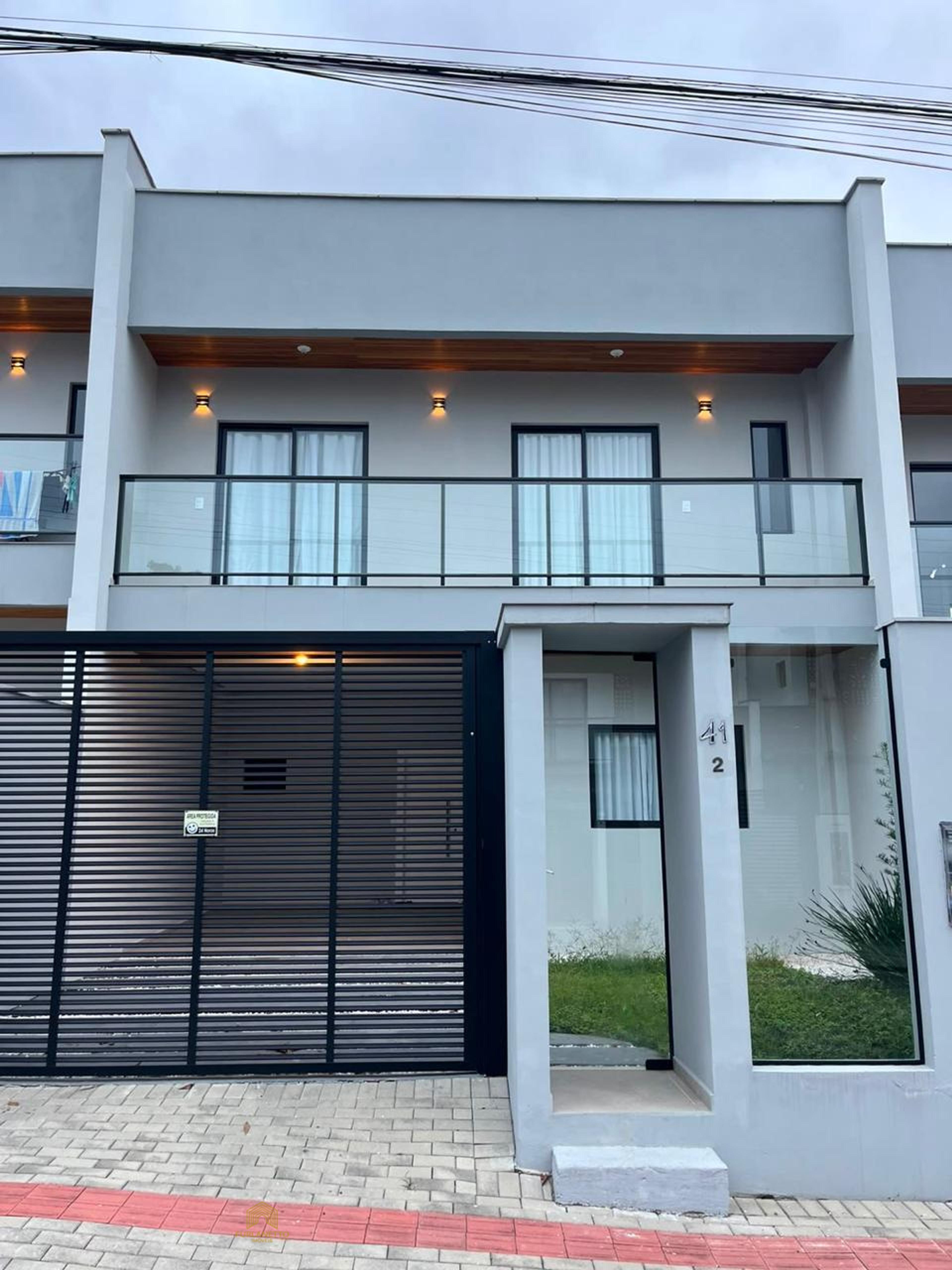 Casa geminado a venda no bairro Costa e silva com 3 quartos sendo 1 suíte e ampla área de churrasco
