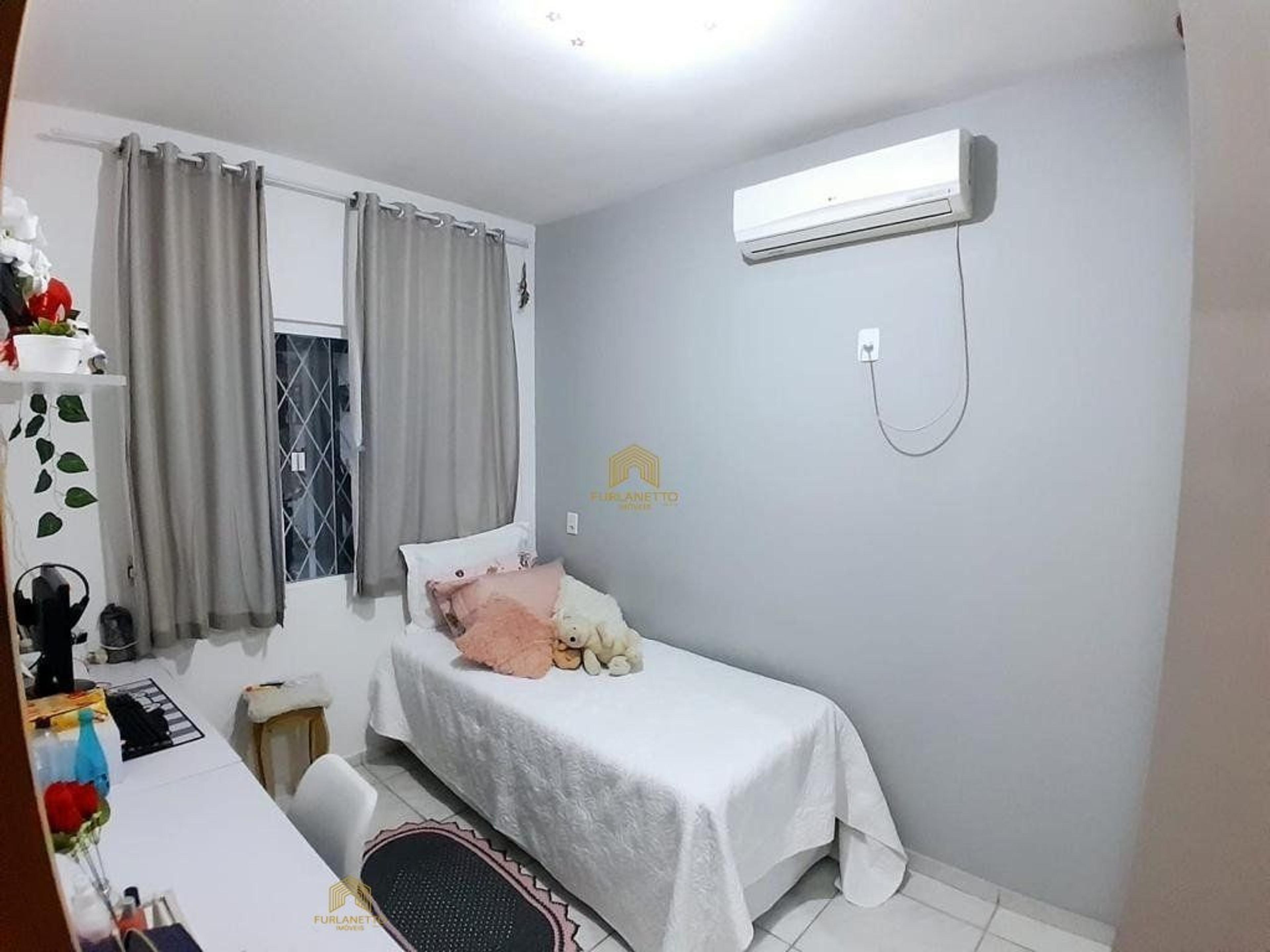 Linda residência no bairro Petrópolis com piscina — foto 21