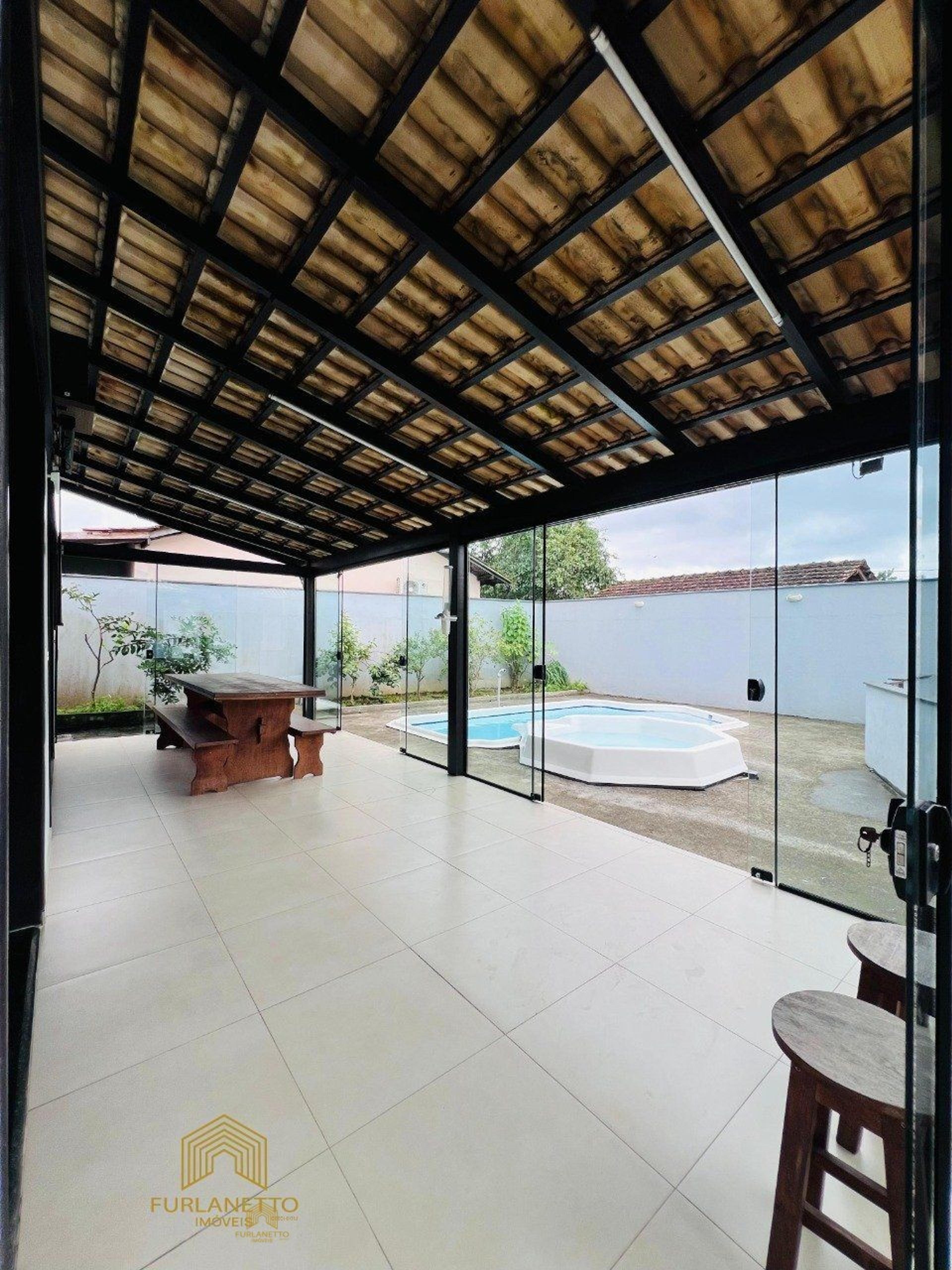 Ampla casa averbada com piscina no bairro Fátima — foto 13