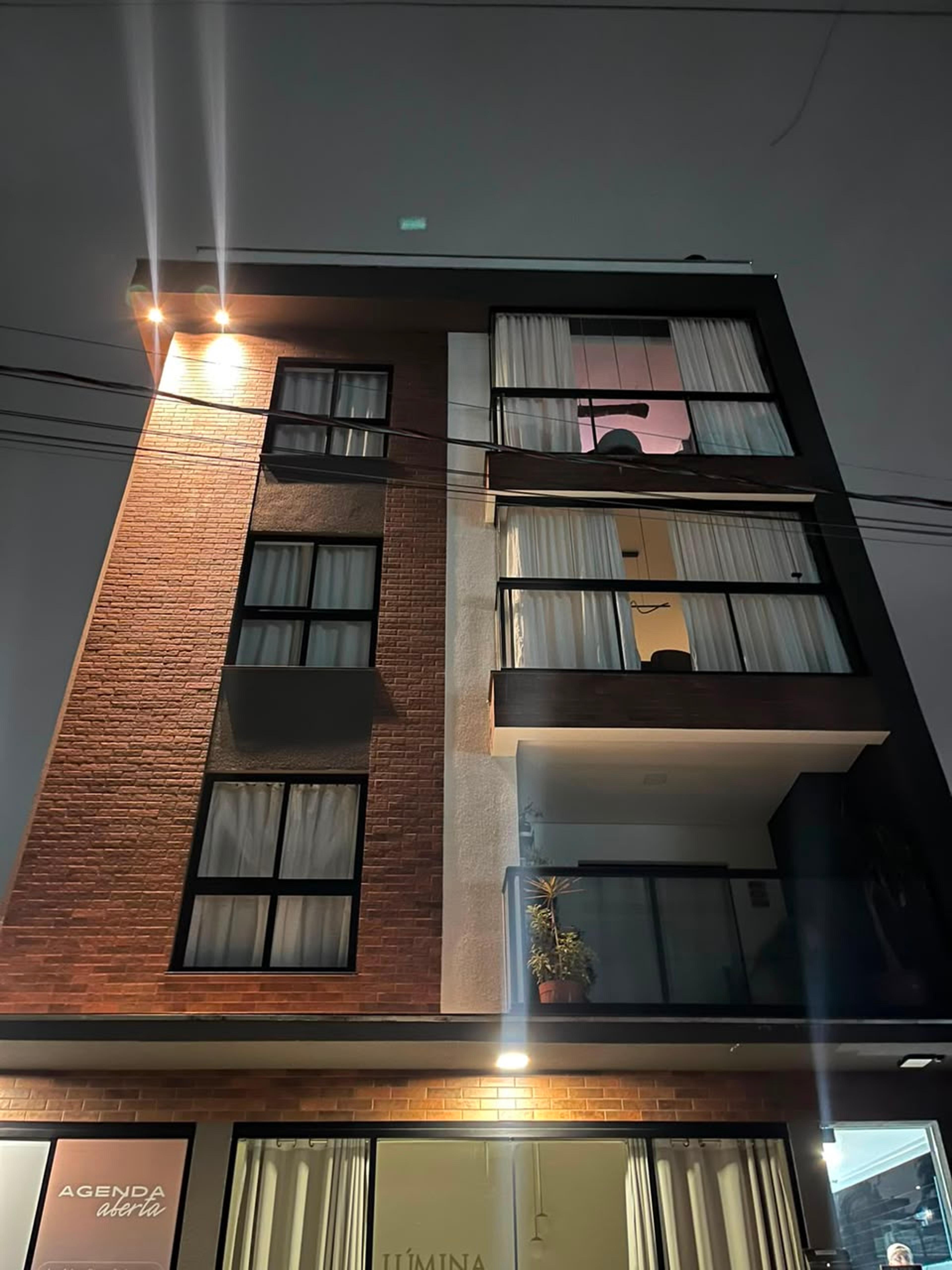 Apartamento a venda no bairro Costa e silva com 2 dormitórios sendo 1 suíte torre unica
