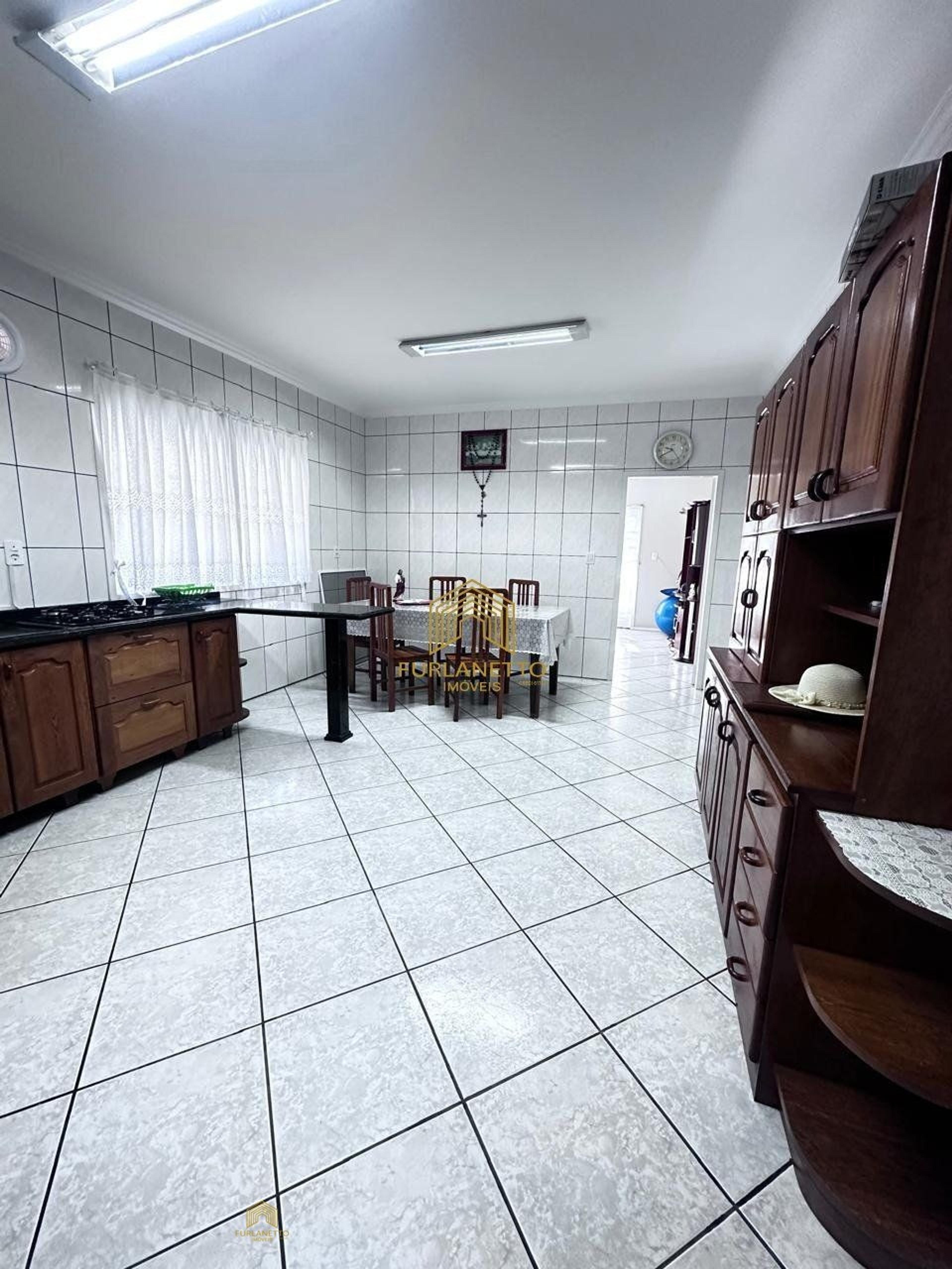 Linda residência no bairro João Costa — foto 10