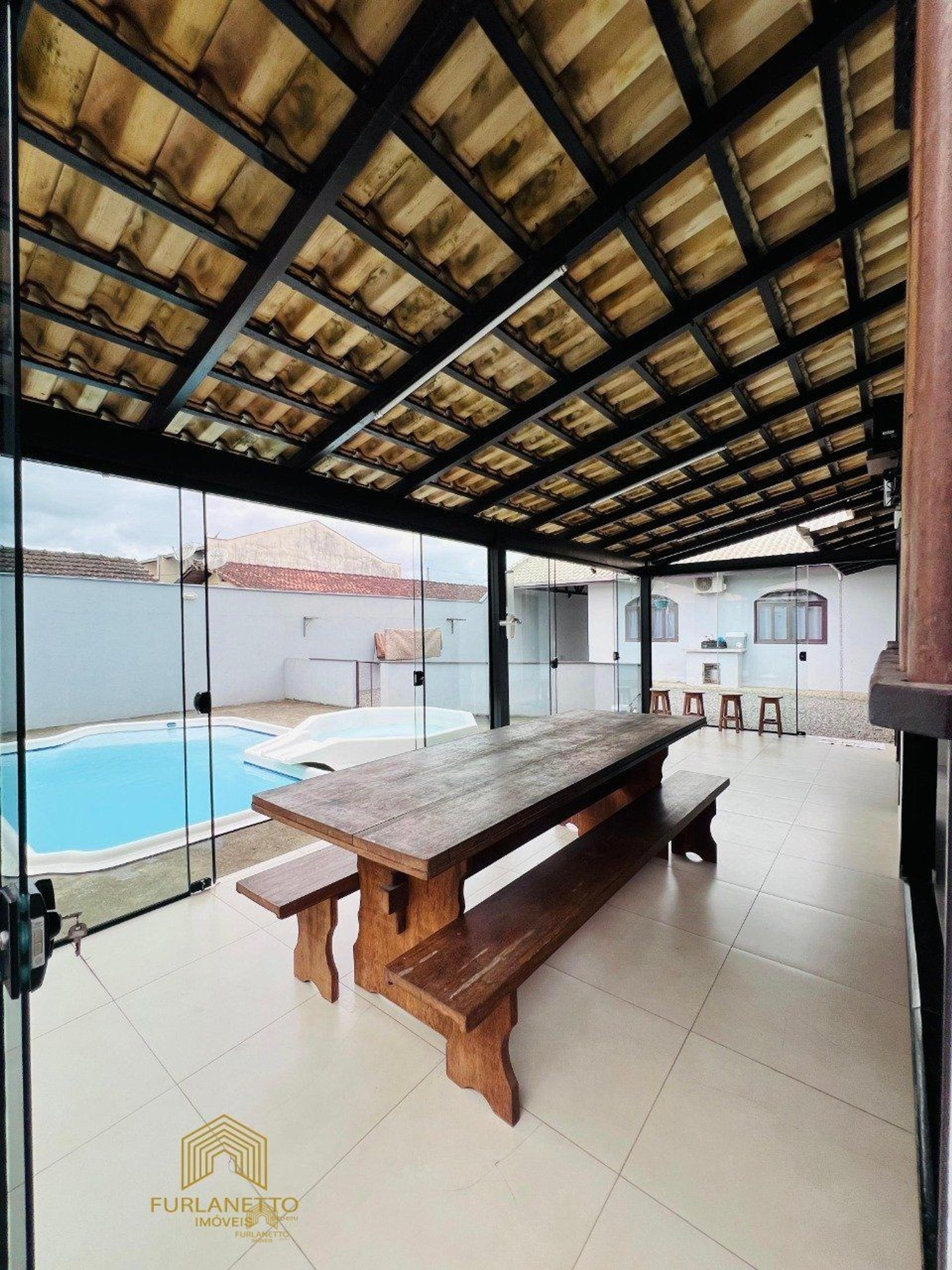 Ampla casa averbada com piscina no bairro Fátima — foto 12