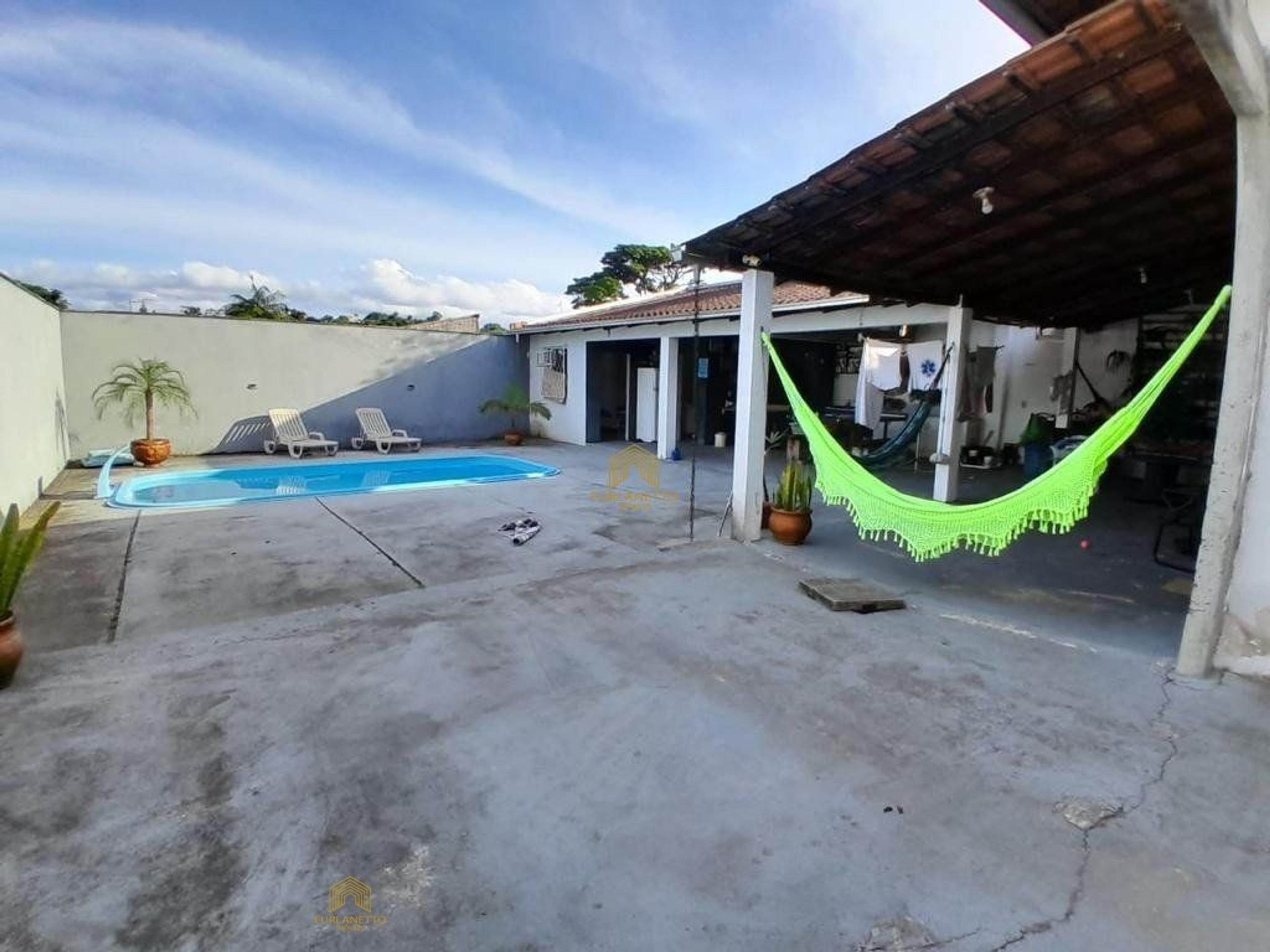 Linda residência no bairro Petrópolis com piscina — foto 8