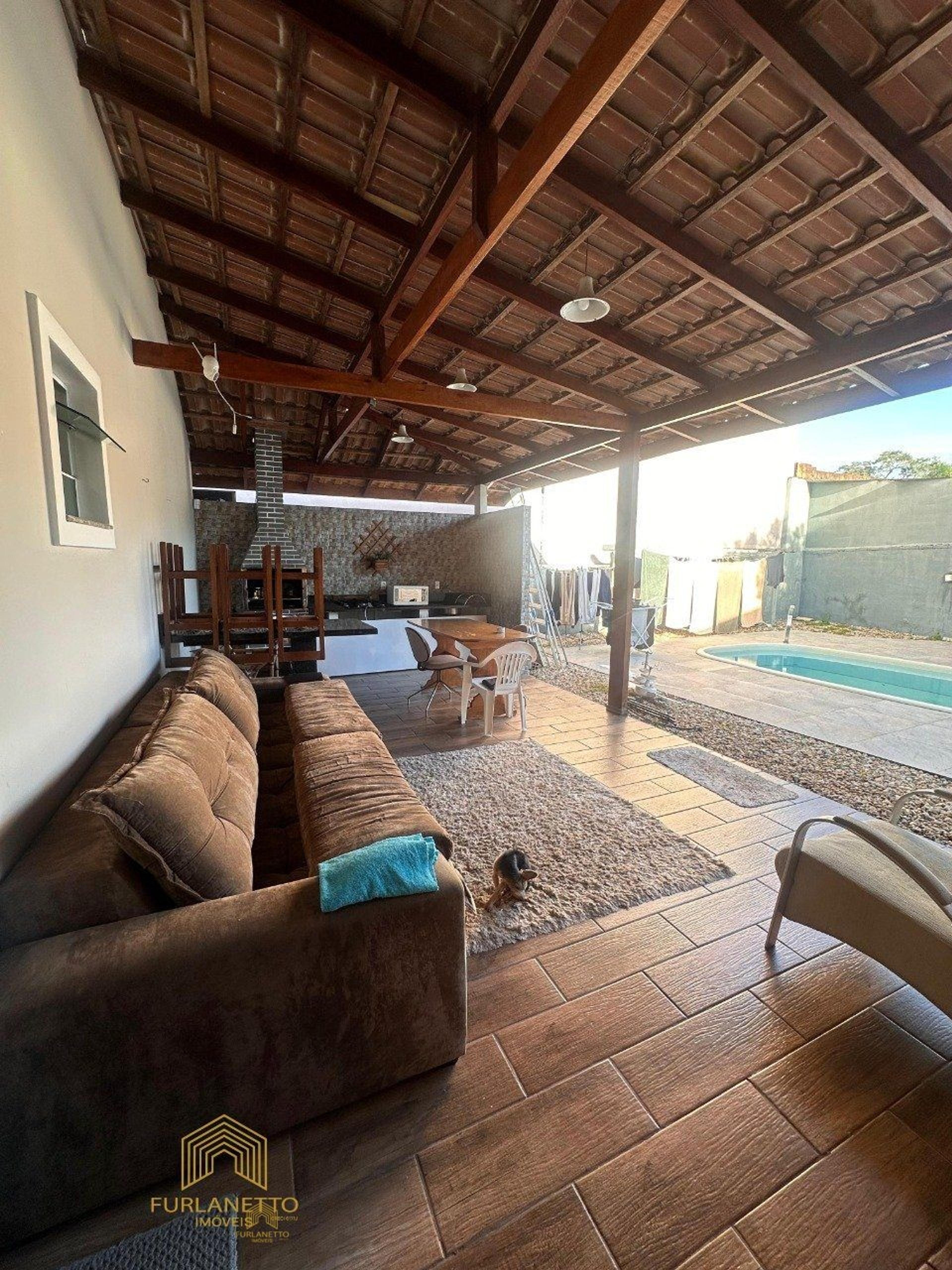 Linda Residência no bairro Iririú — foto 19