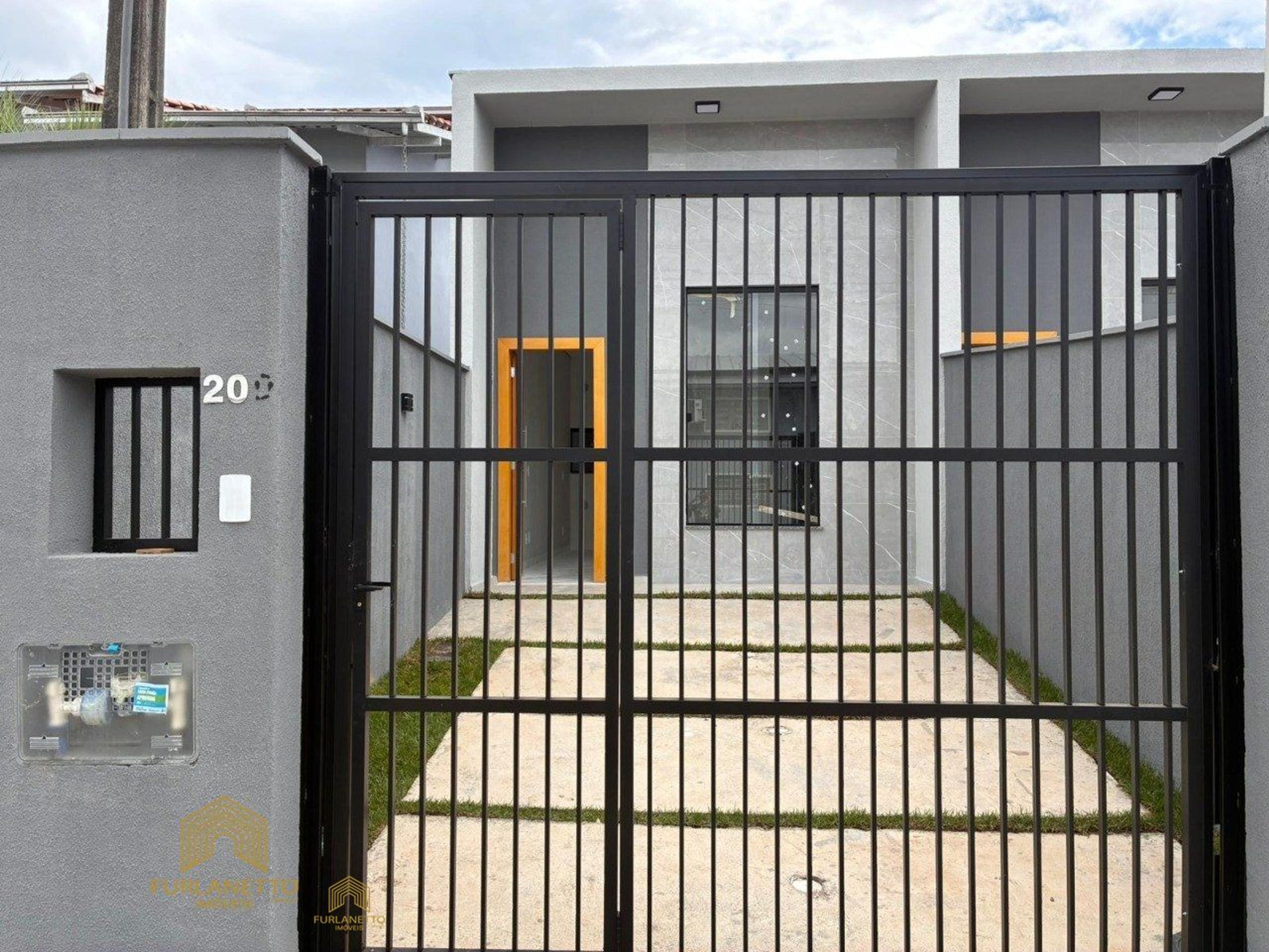 Geminado planta baixa à venda no Aventureiro