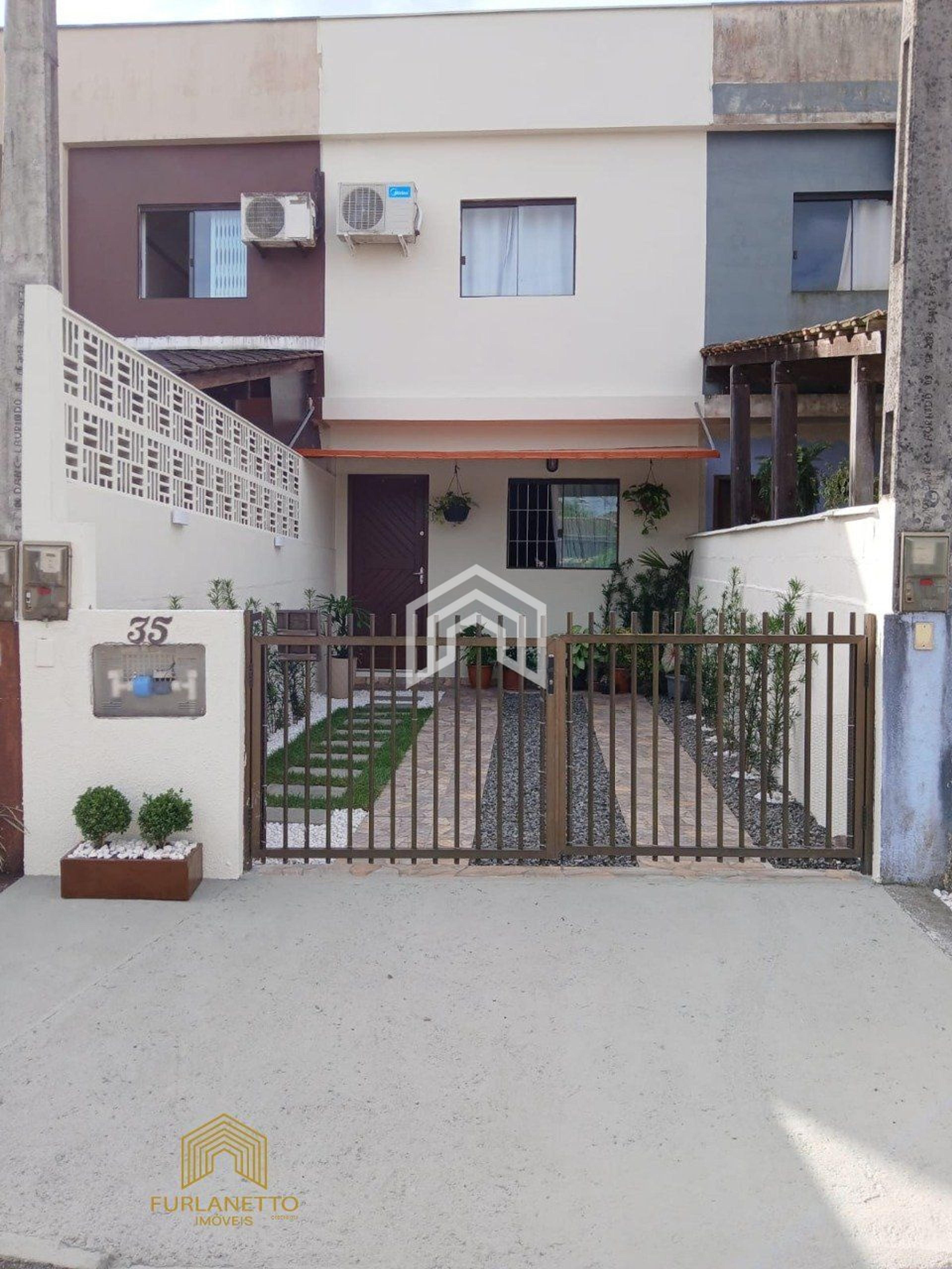 Ótimo geminado de 2 quartos no bairro Vila Nova