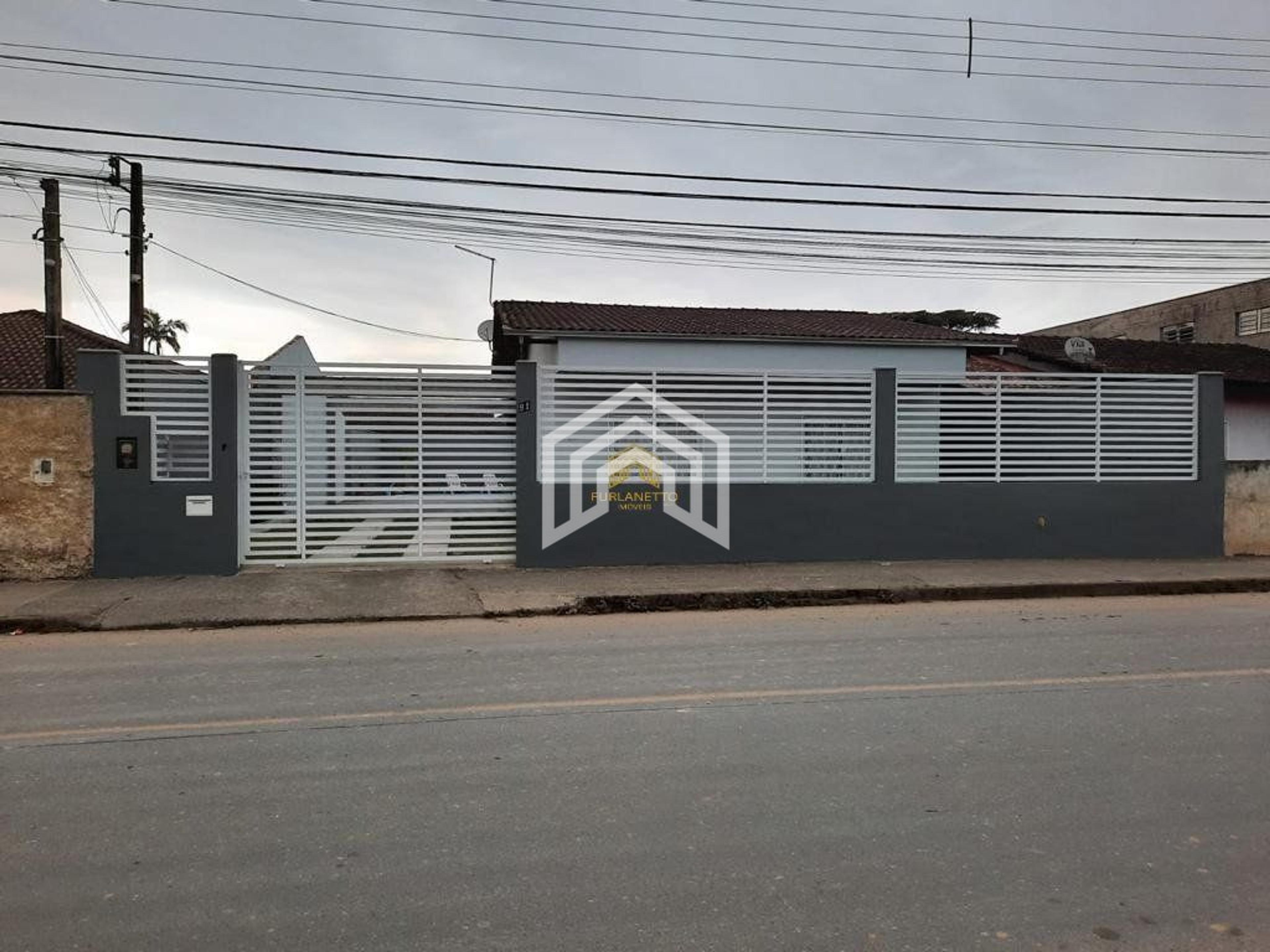 Linda residência no bairro Petrópolis com piscina