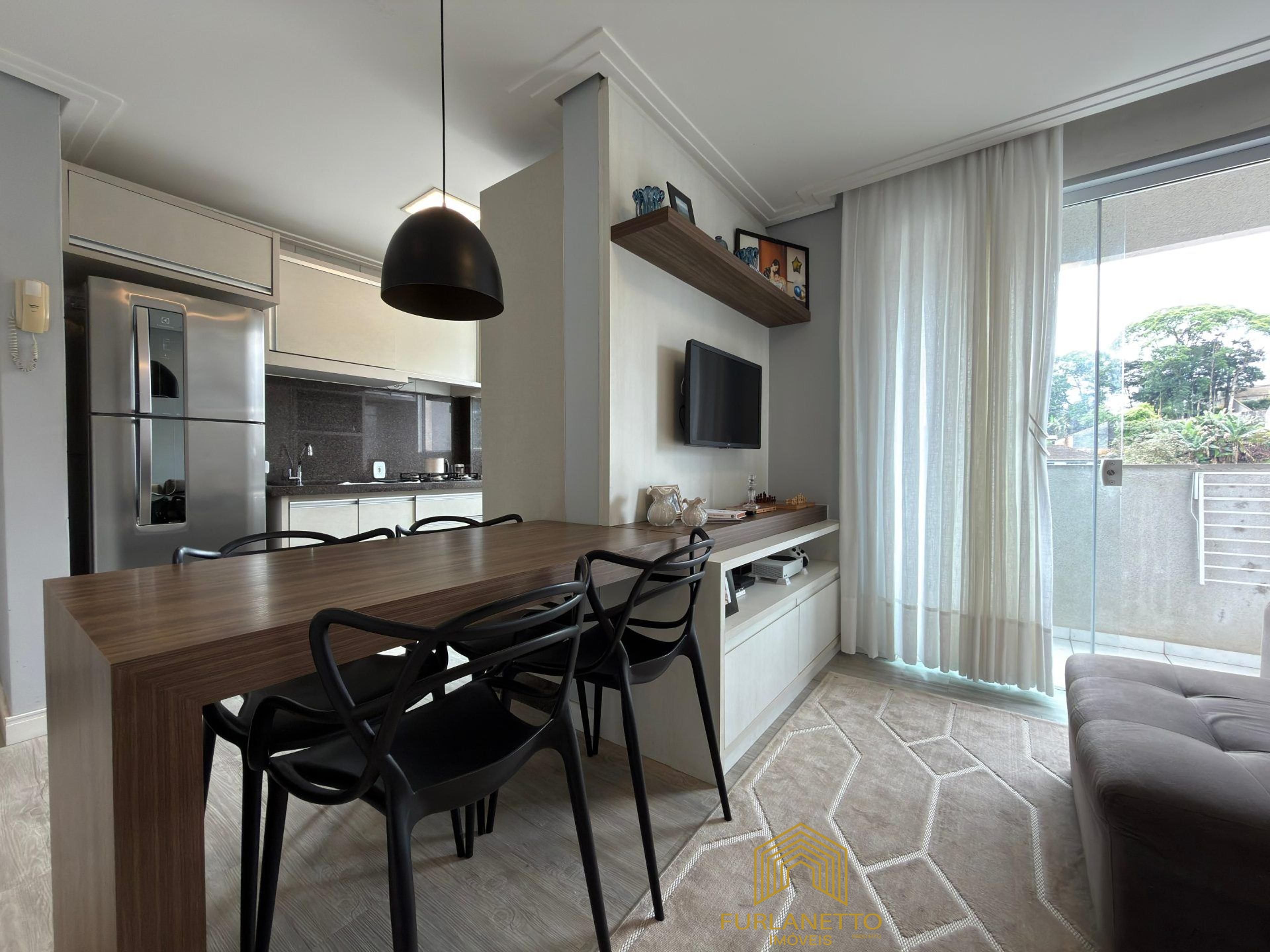Apartamento mobiliado à venda no bairro Petrópolis