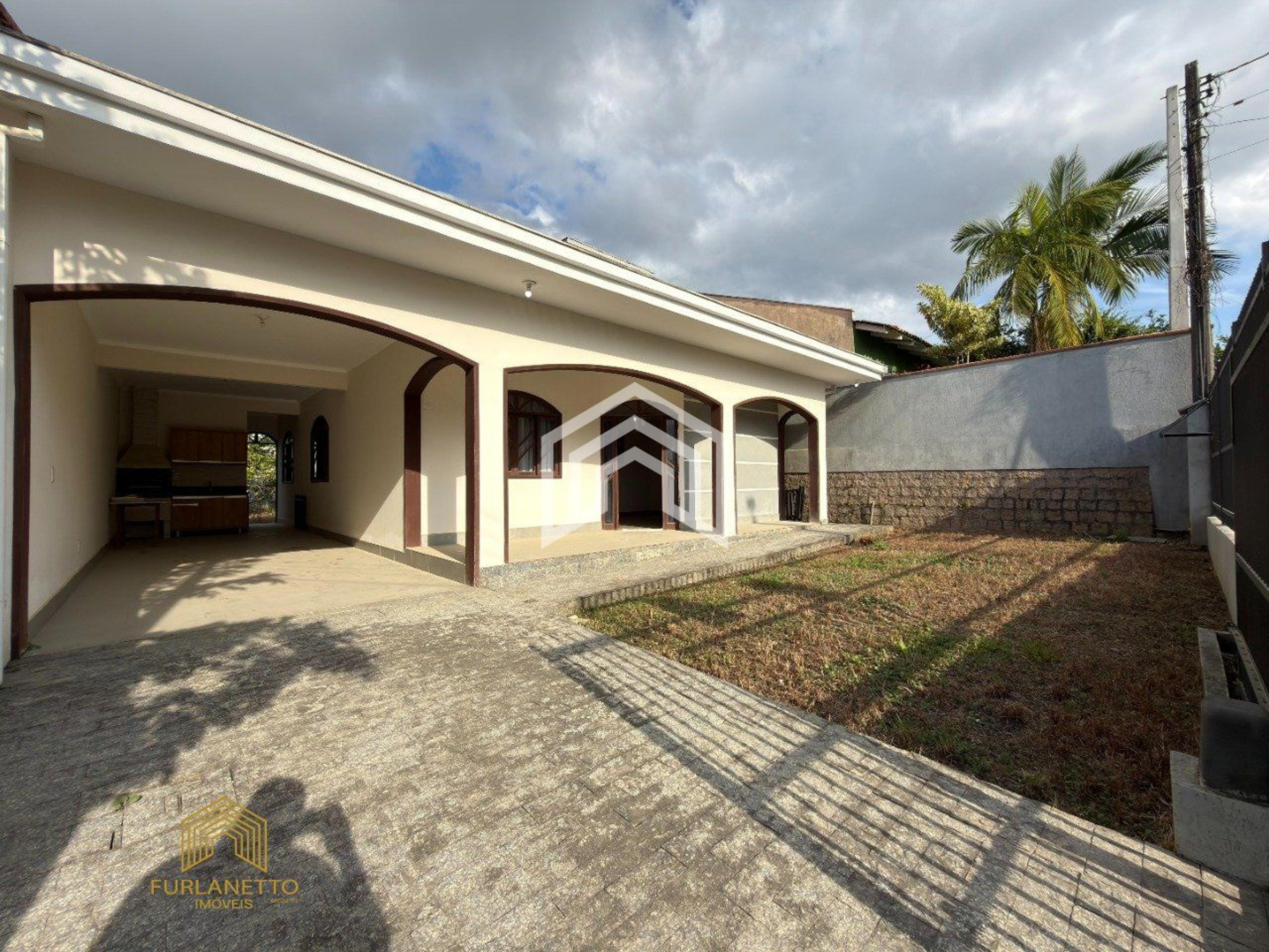 Casa Averbada à venda no Parque Guarani