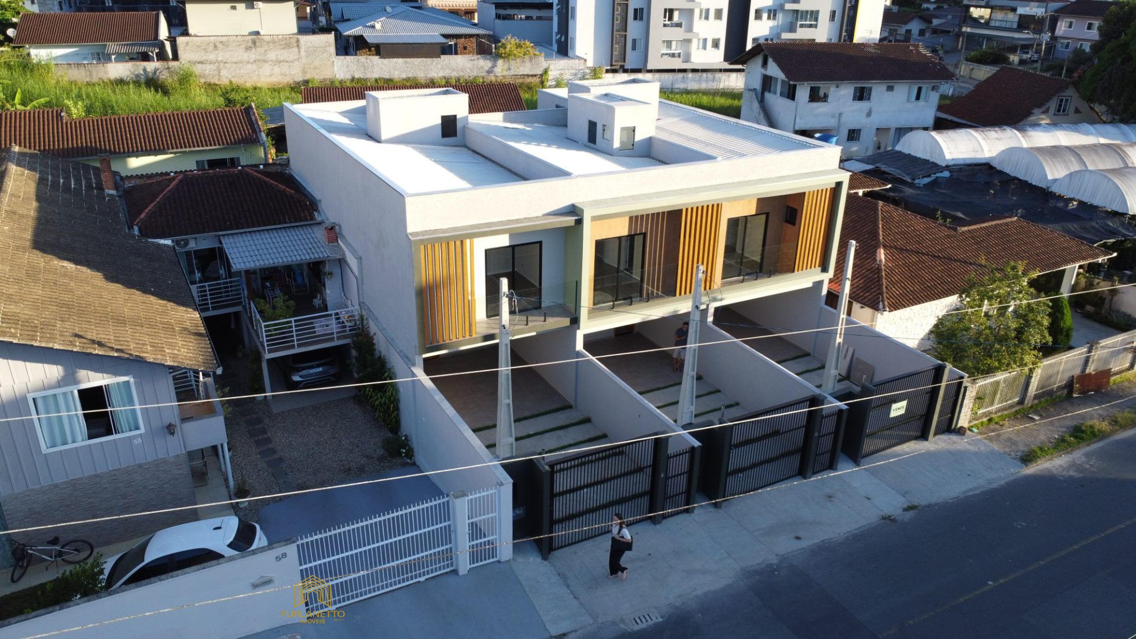 Casa Geminado a venda no bairro Bom Retiro com 3 quartos sendo 1 suite 2 vagas de garagem cobertas 3 banheiro em uma região otima