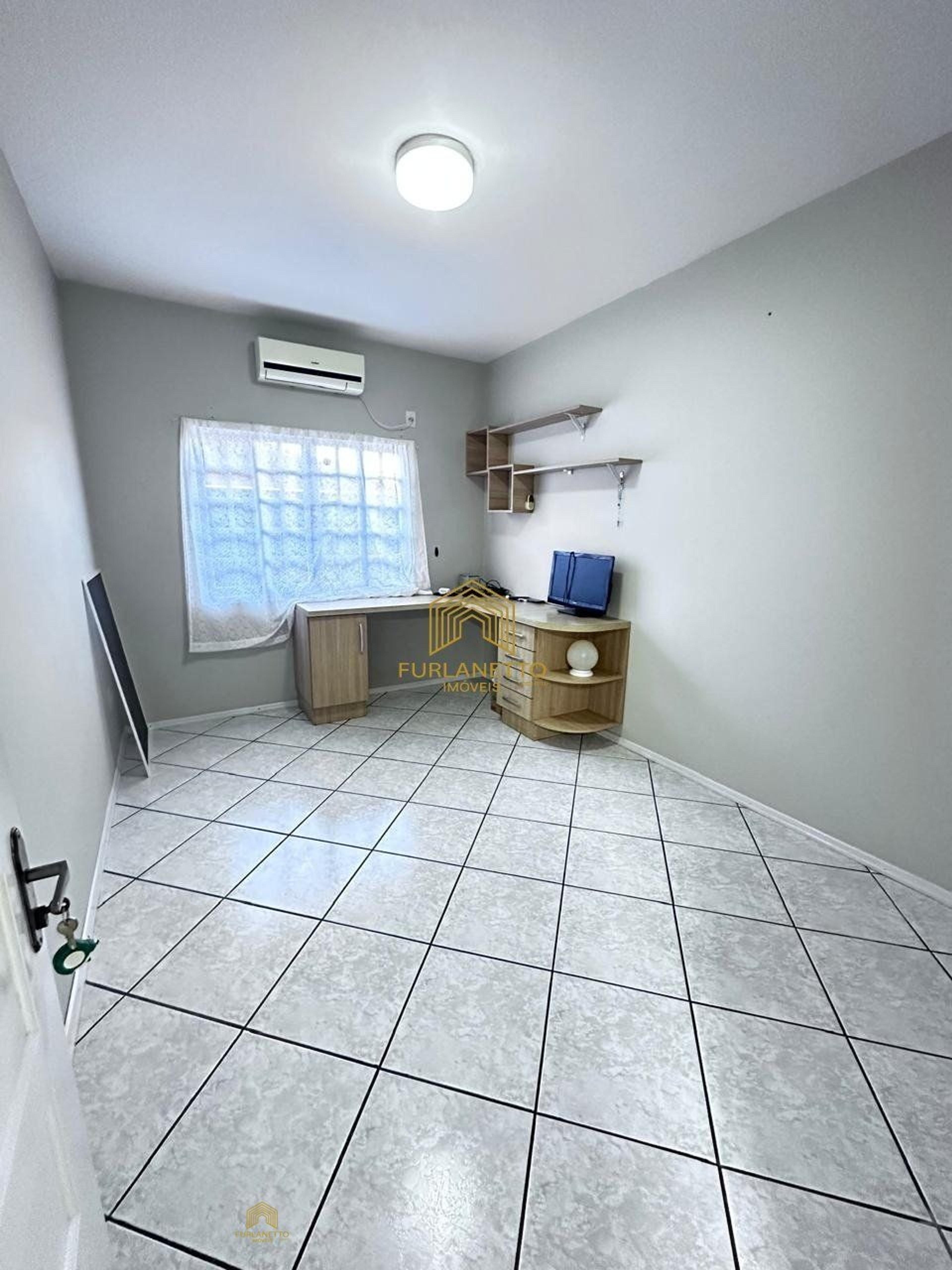 Linda residência no bairro João Costa — foto 24