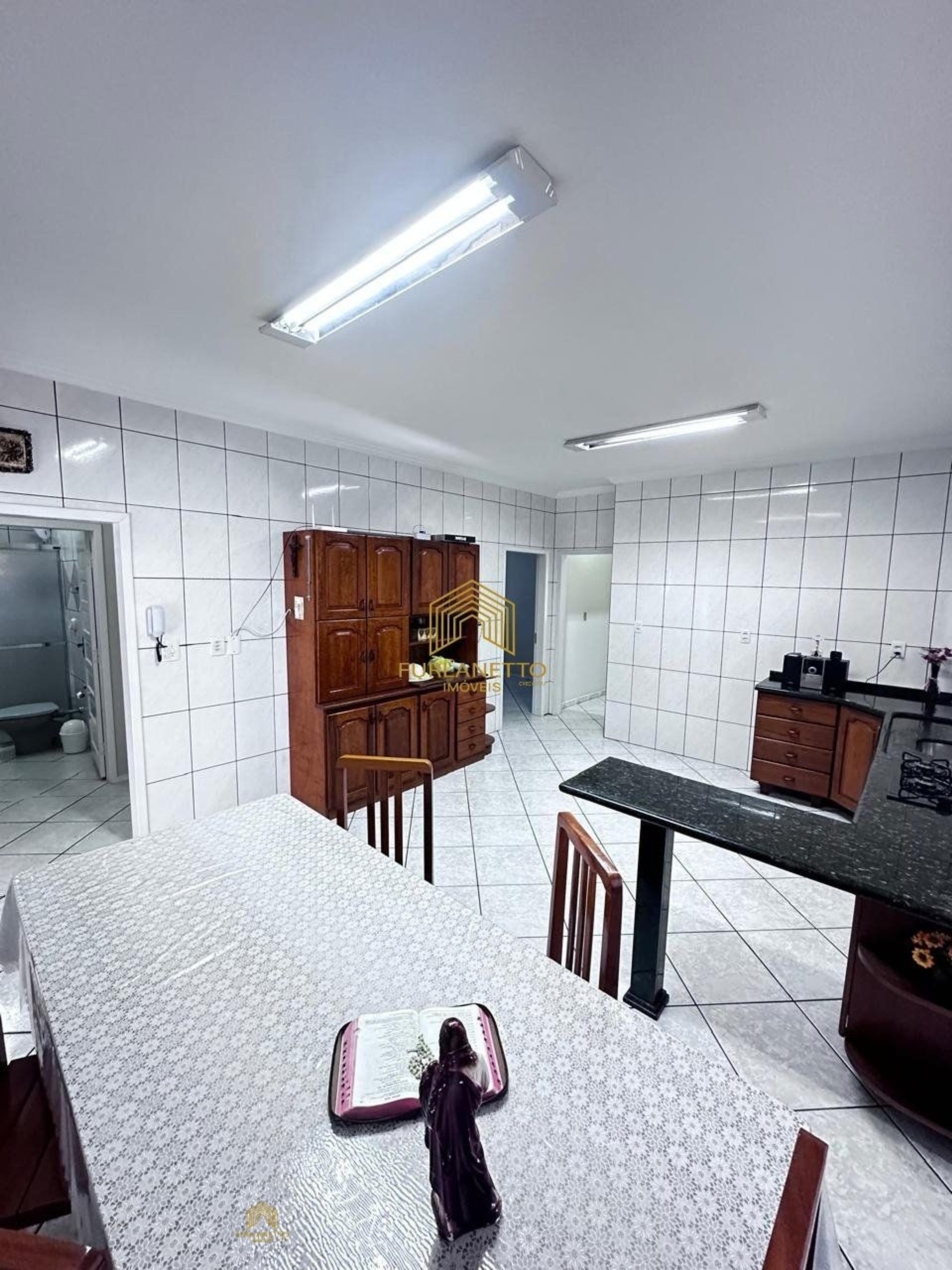 Linda residência no bairro João Costa — foto 13