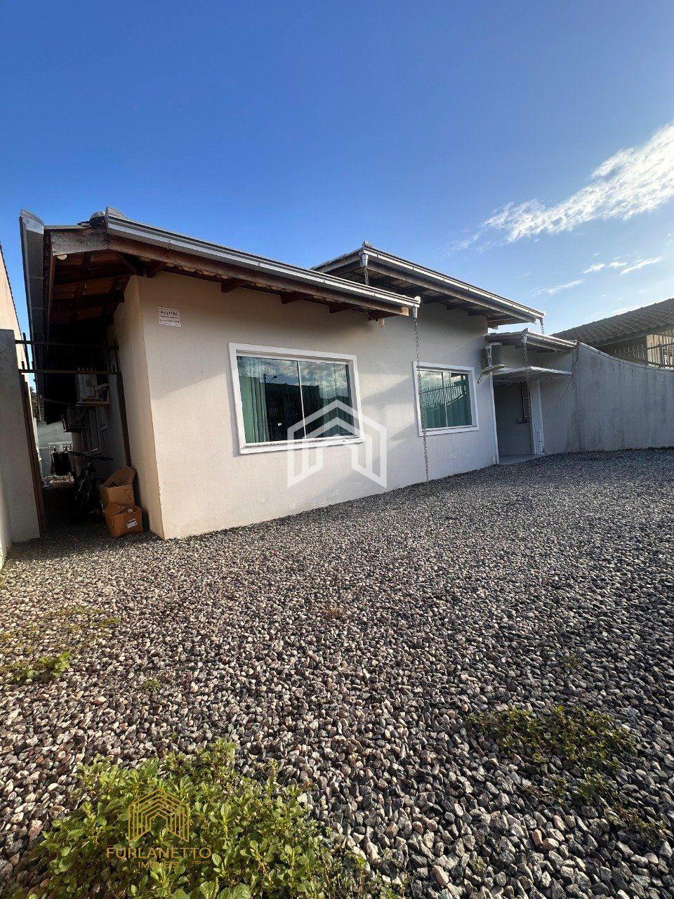 Linda Residência no bairro Iririú — foto 1