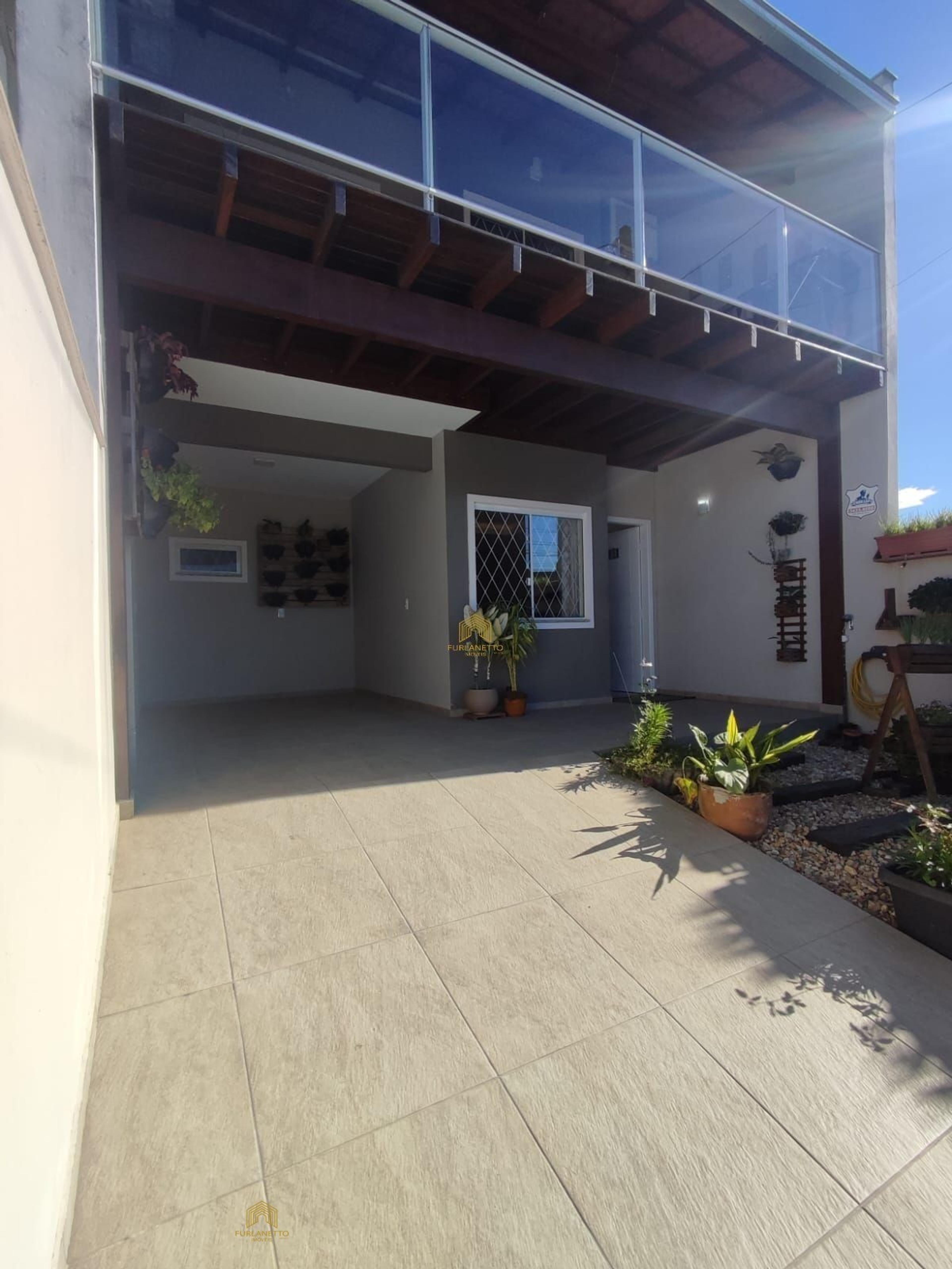 Linda casa geminada mobiliada no bairro João Costa