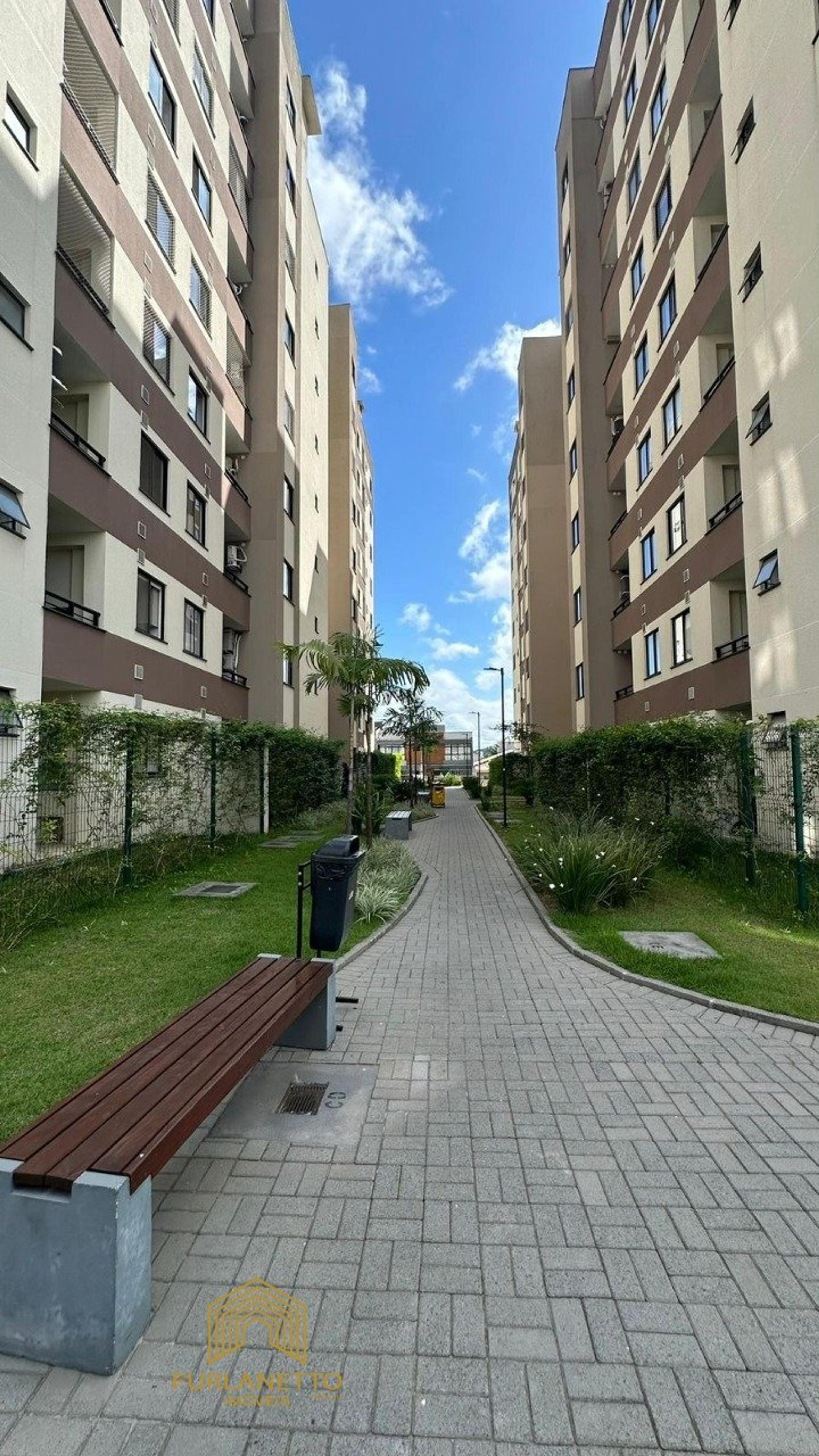 Apartamento à venda no bairro Saguaçu - com elevador