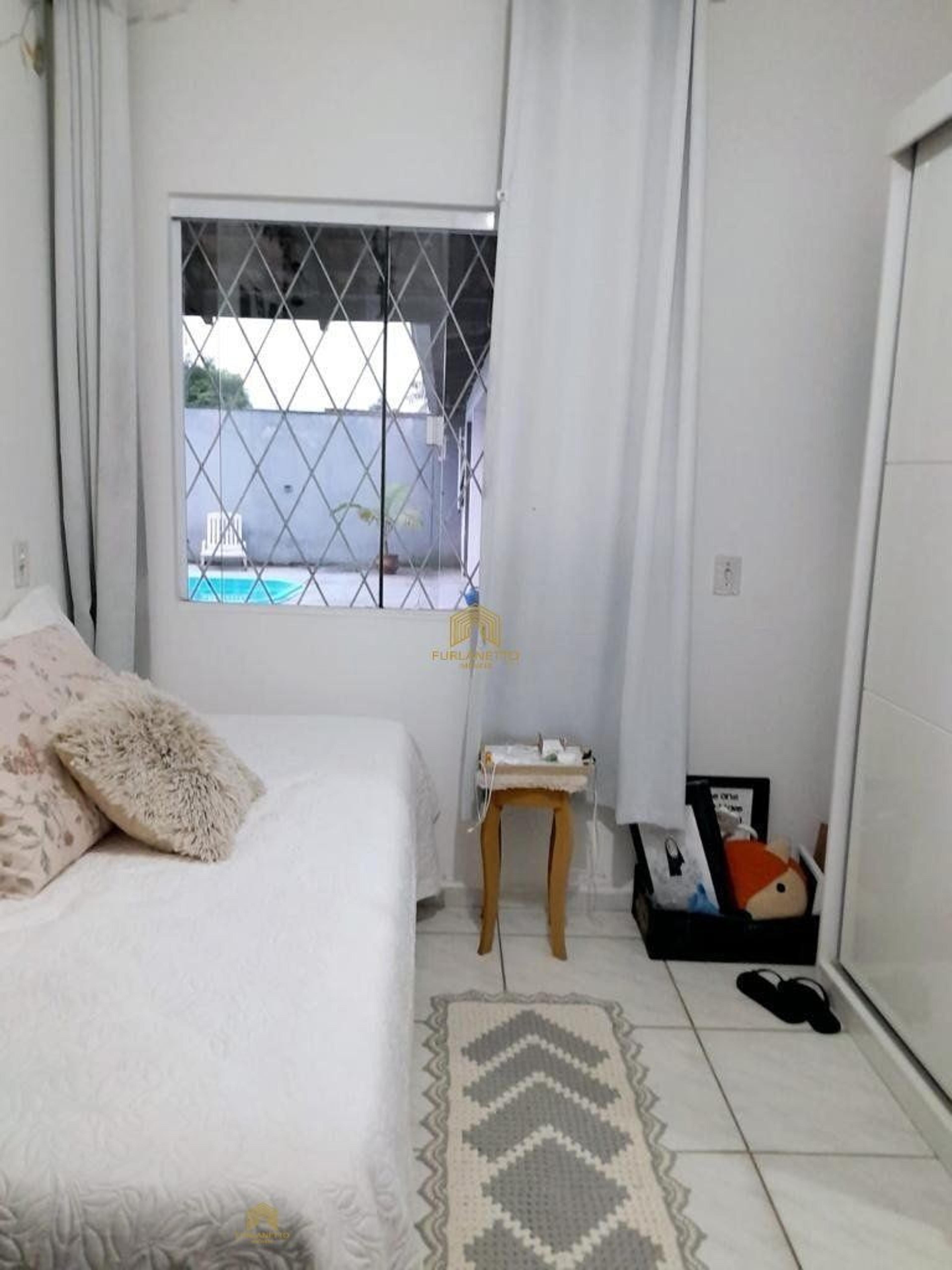 Linda residência no bairro Petrópolis com piscina — foto 20