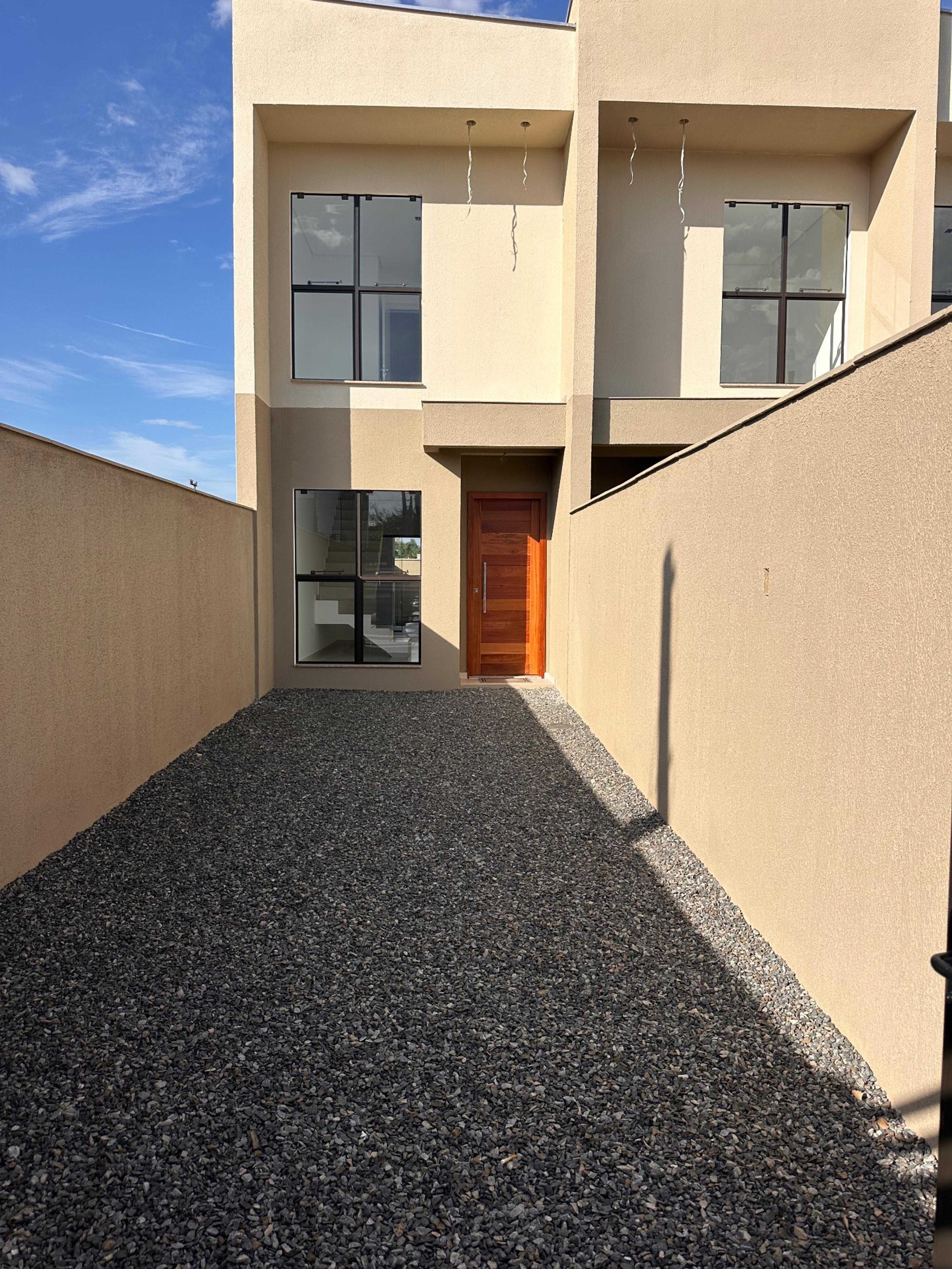 Casa Geminada Novo à Venda no Bairro Vila Nova – Conforto, Espaço e Excelente Acabamento