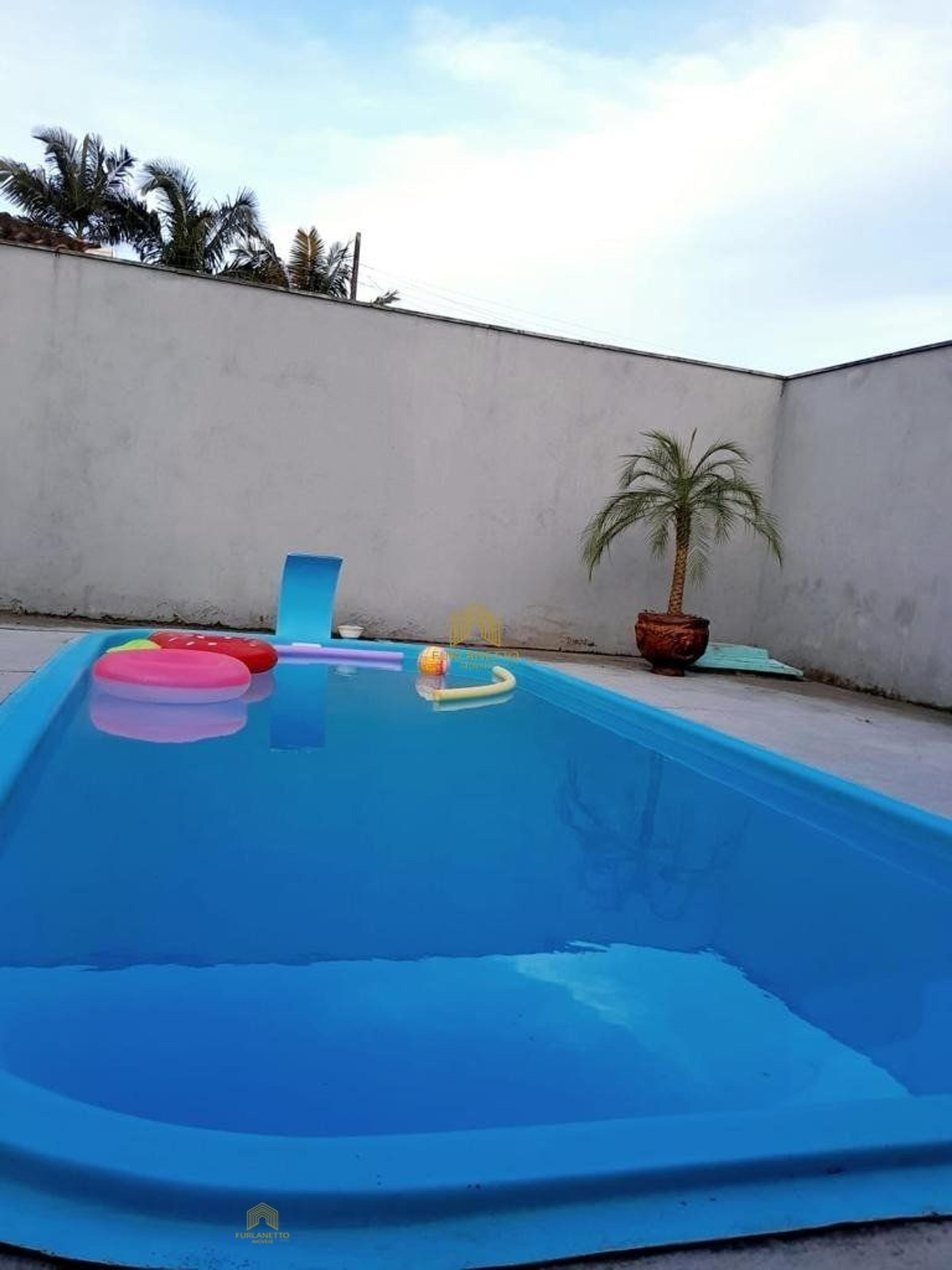 Linda residência no bairro Petrópolis com piscina — foto 4
