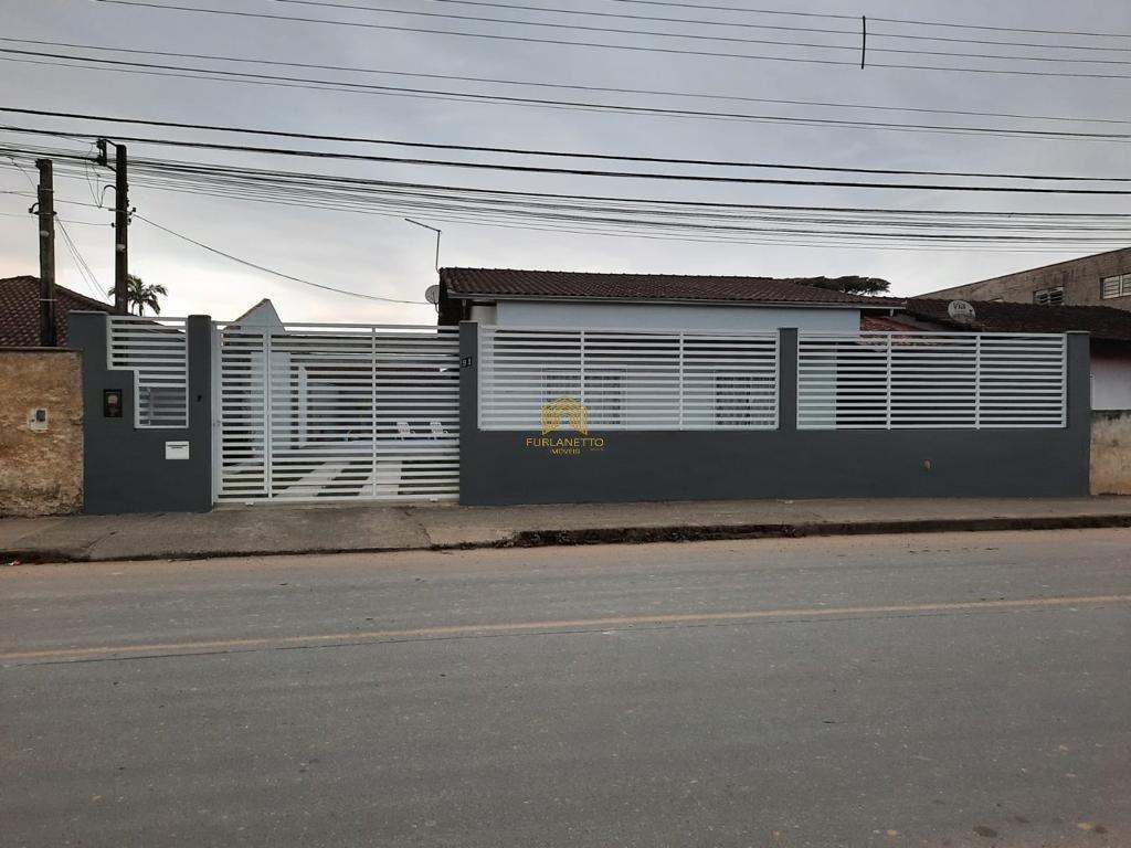 Linda residência no bairro Petrópolis com piscina