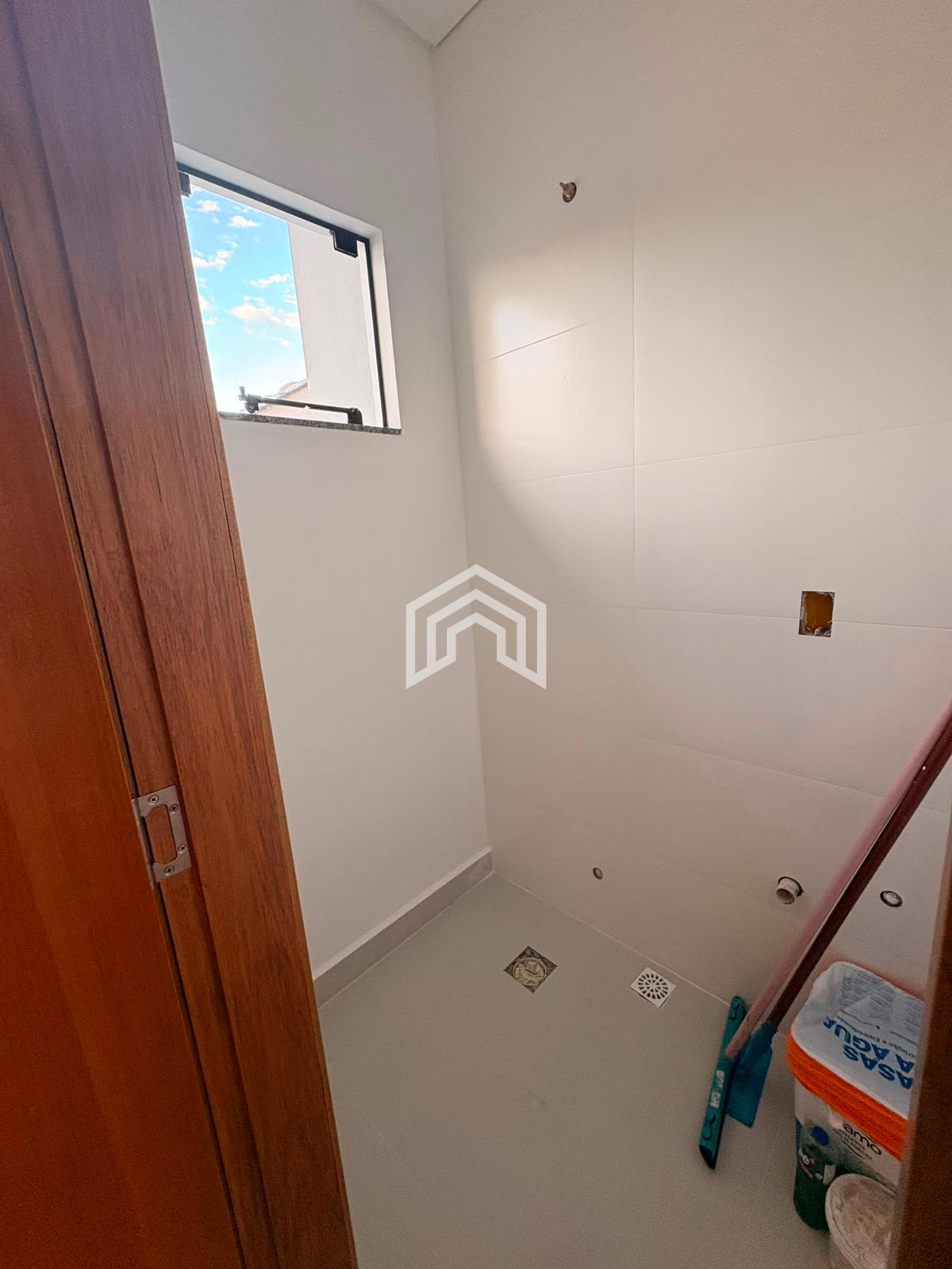 Casa geminado a venda no bairro Jardim Iririu com 2 quartos  7 metros de terreno nos fundos e 2 vagas de garagem — foto 8