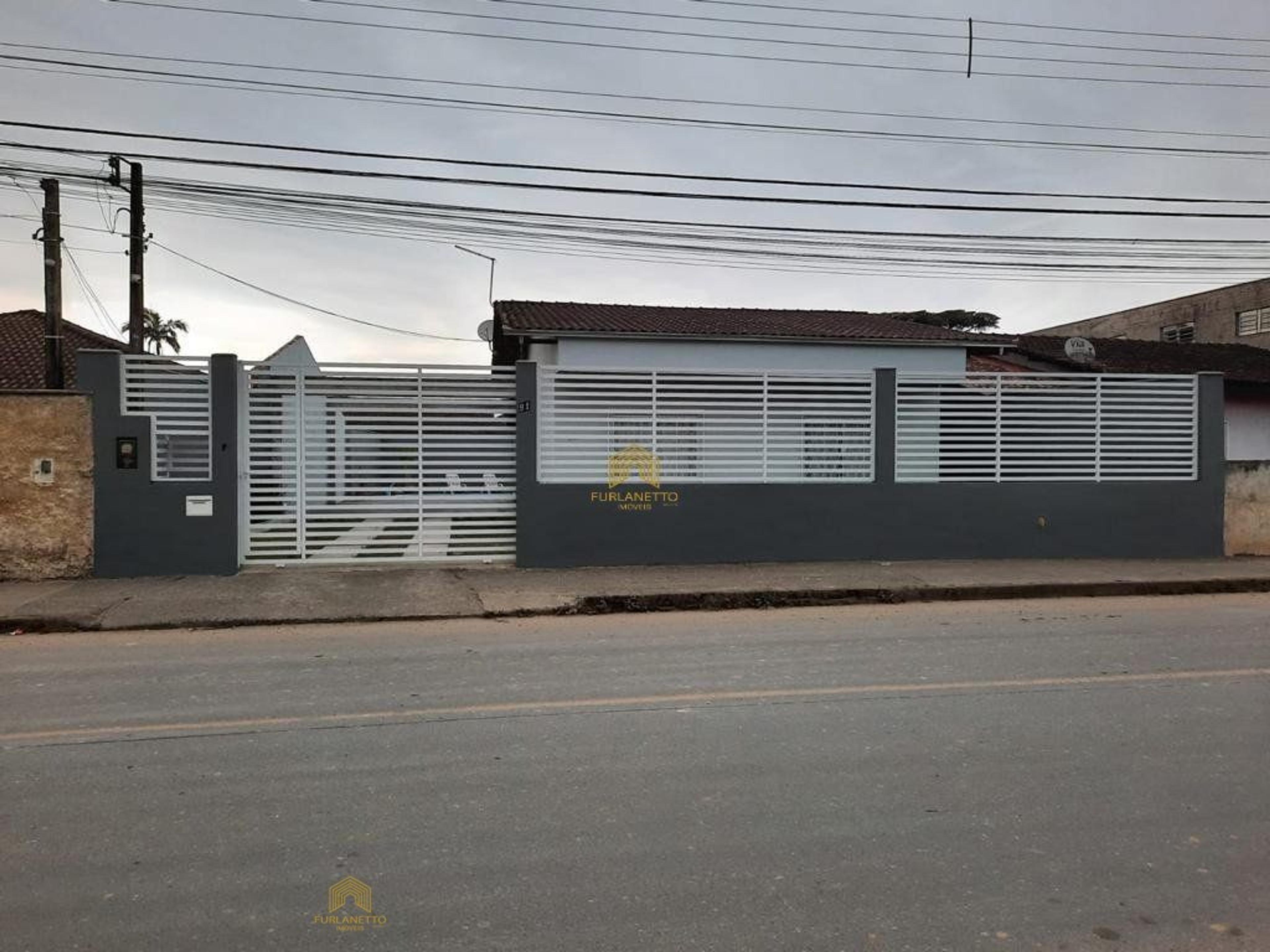 Linda residência no bairro Petrópolis com piscina