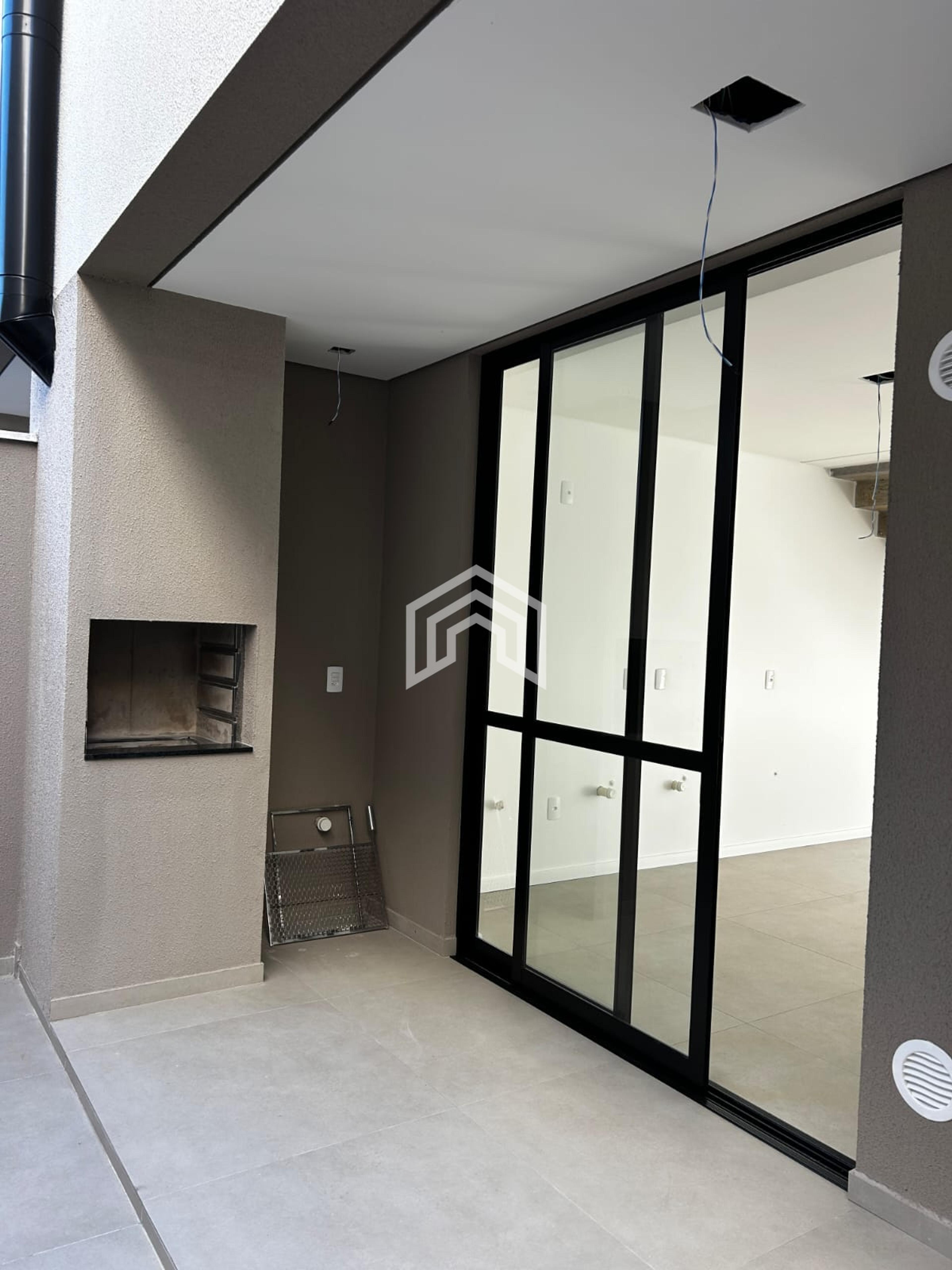 Casa geminado a venda no bairro Iririu com 2 suites 2 vagas de garagem e um amplo espaço nos fundos — foto 4