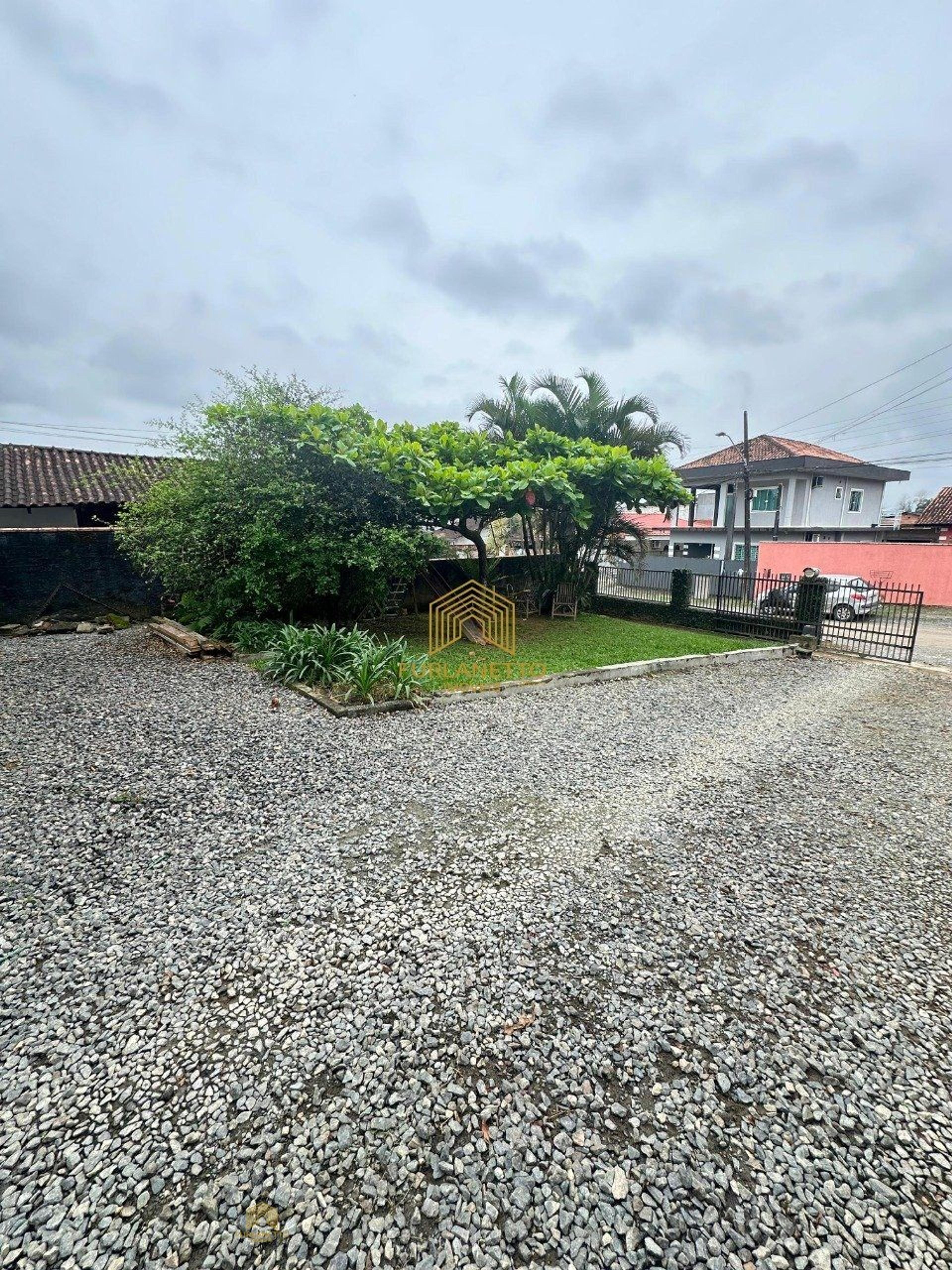 Casa com amplo terreno no bairro Parque Guarani — foto 15