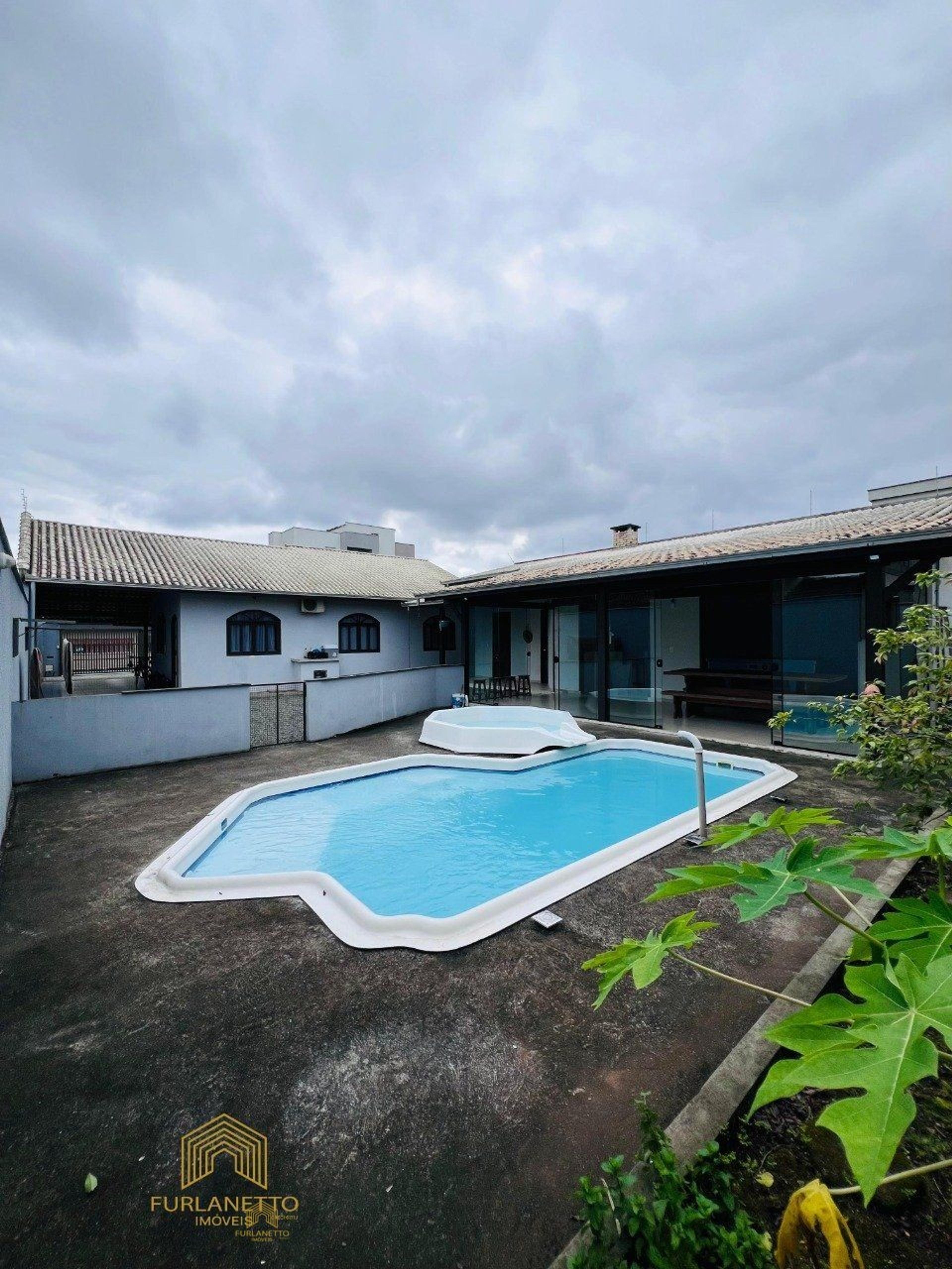 Ampla casa averbada com piscina no bairro Fátima — foto 15