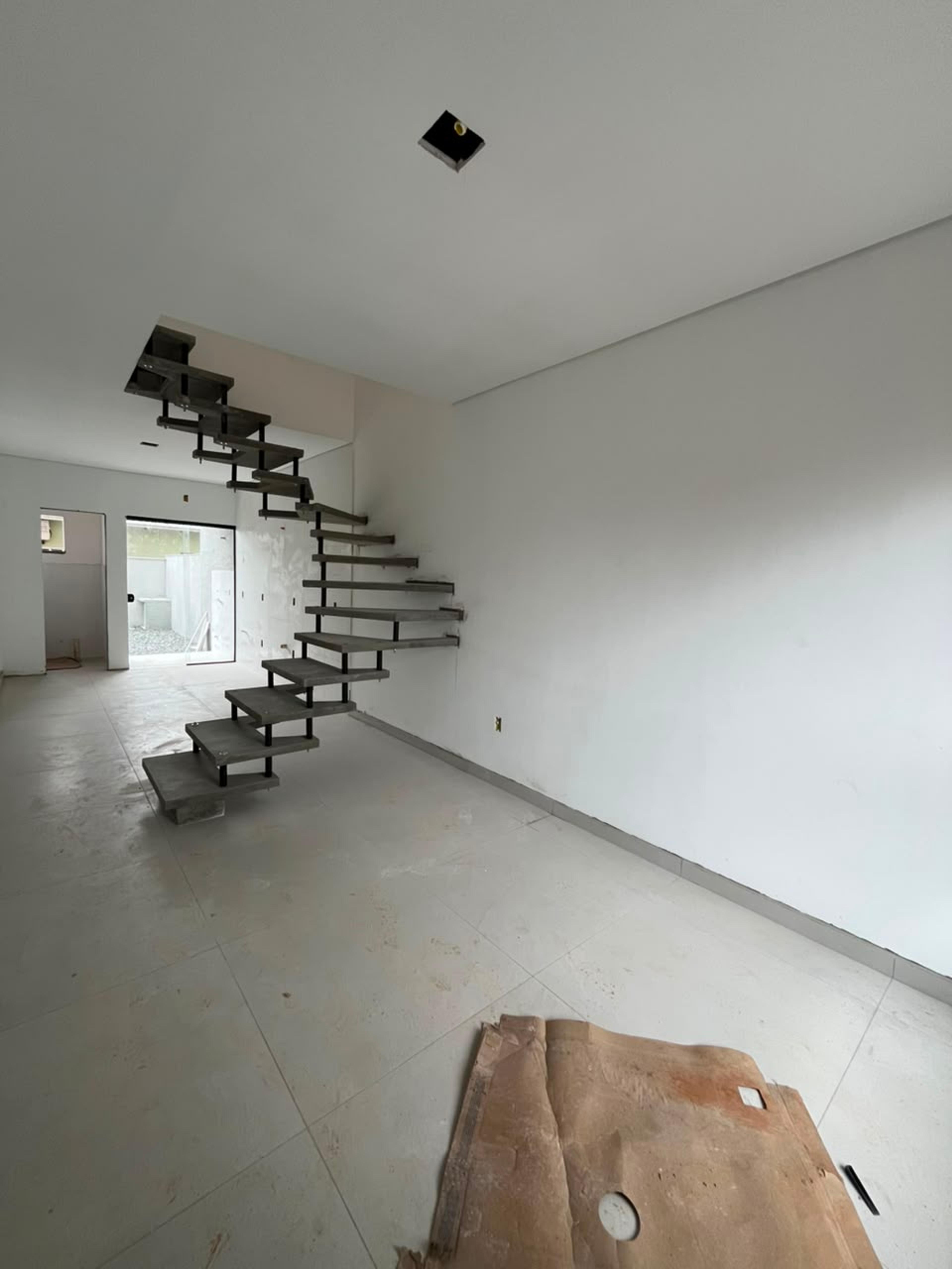Casa Sobrado Geminado à venda no bairro Jardim Iririú