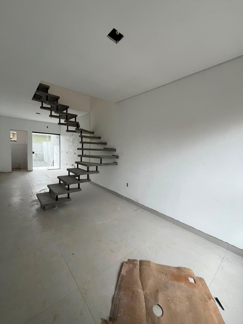 Casa Sobrado Geminado à venda no bairro Jardim Iririú