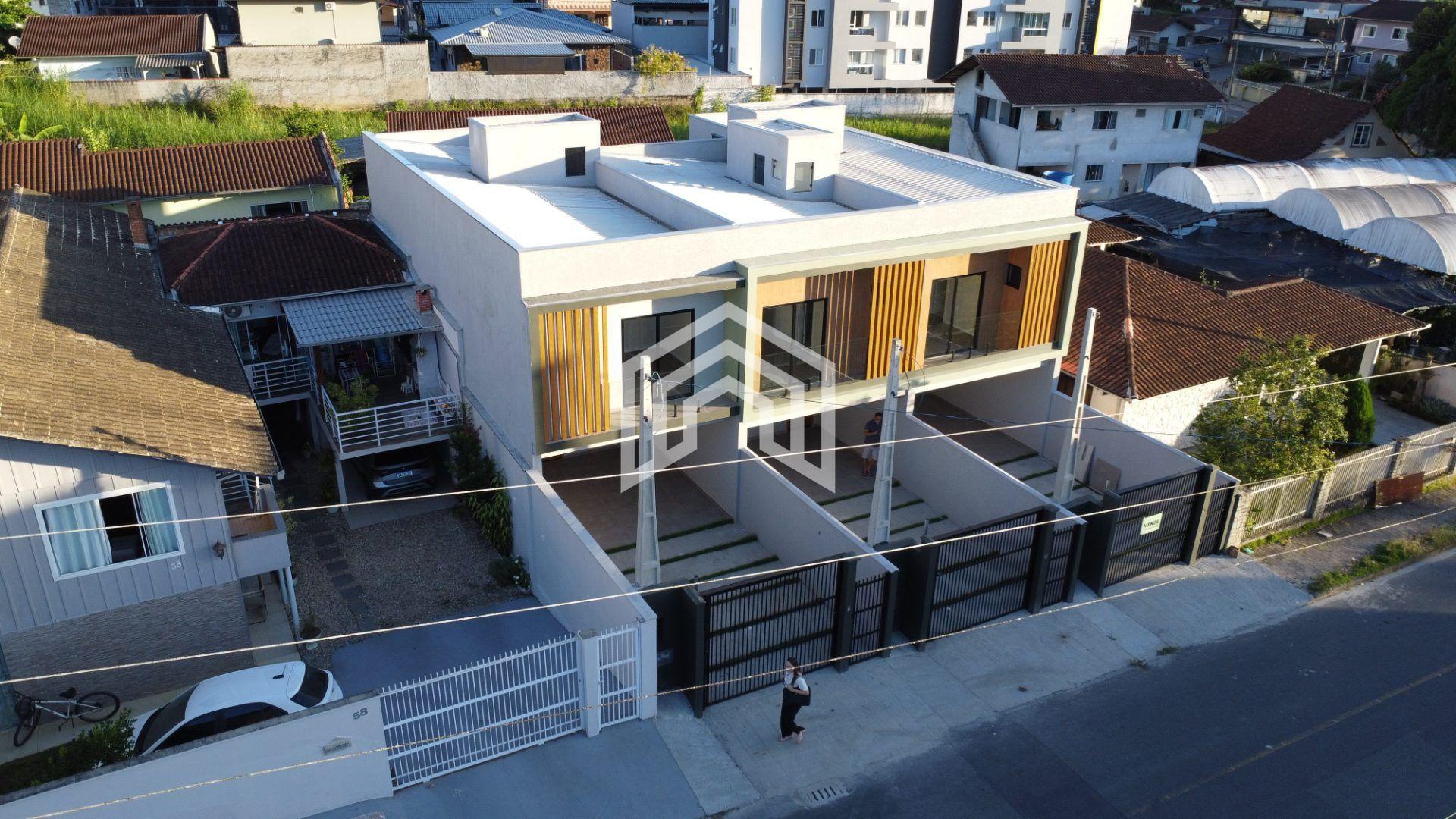Casa Geminado a venda no bairro Bom Retiro com 3 quartos sendo 1 suite 2 vagas de garagem cobertas 3 banheiro em uma região otima