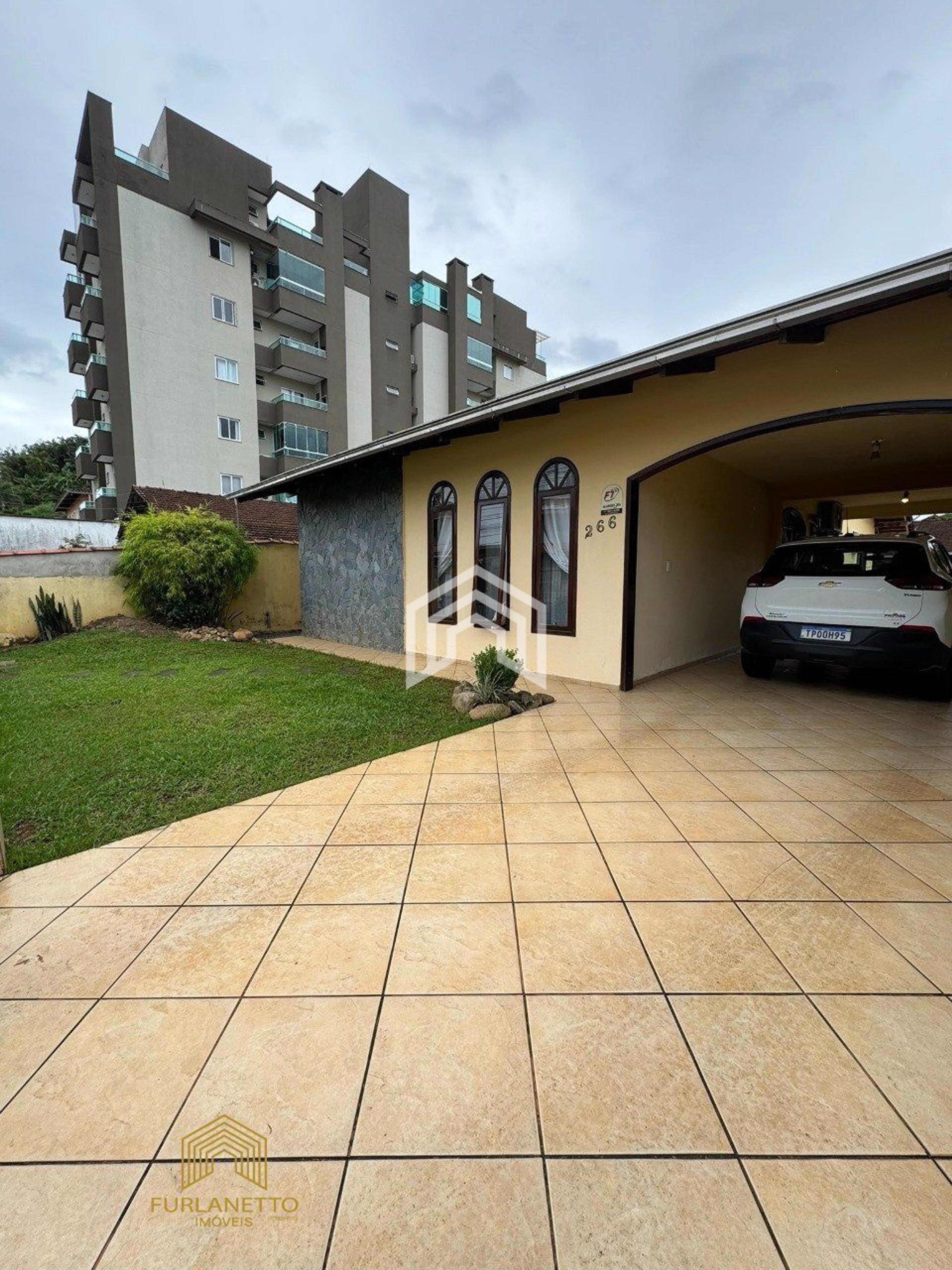 Casa à venda no bairro Floresta