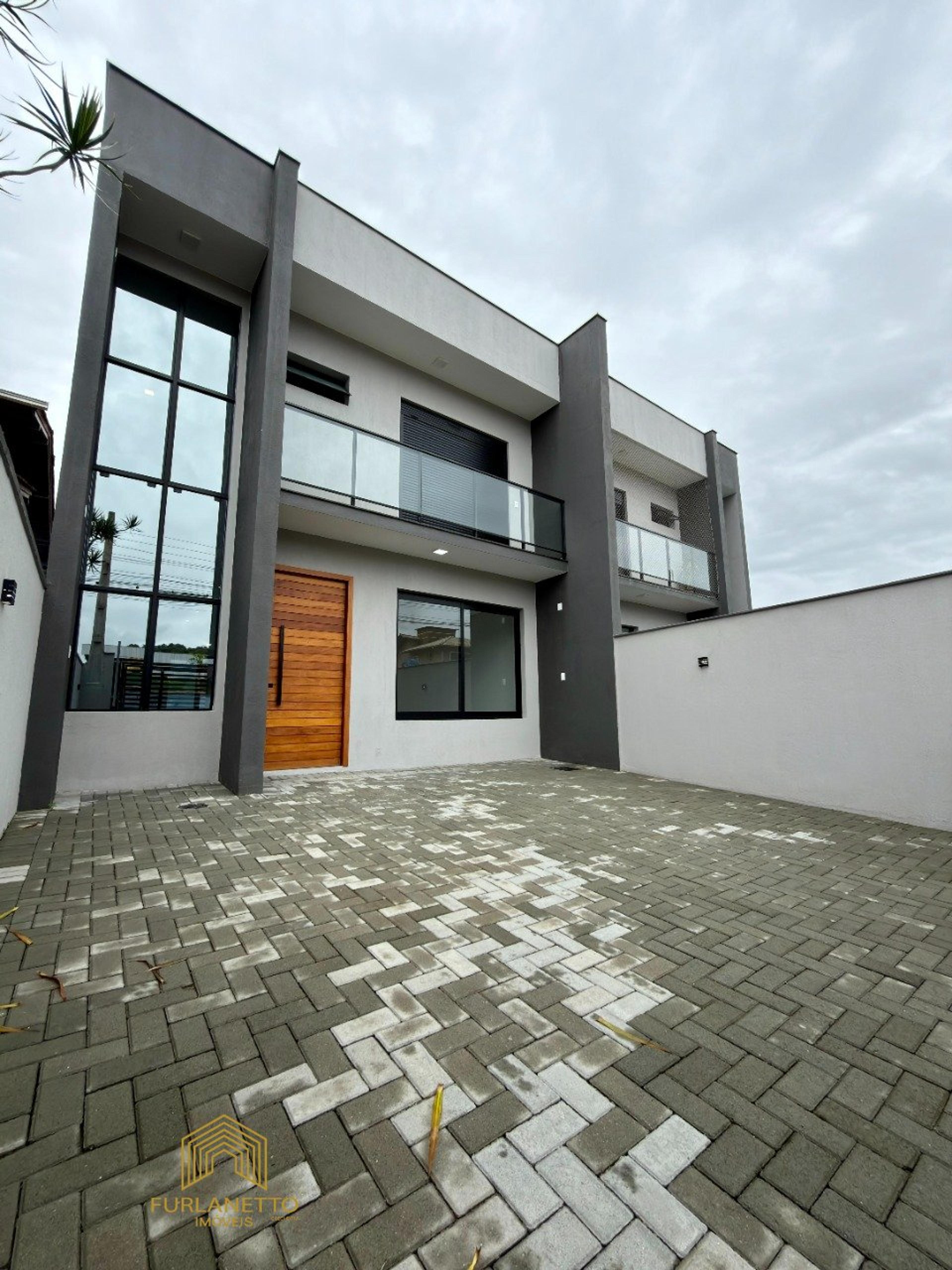 Casa Geminado de Alto Padrão no Glória